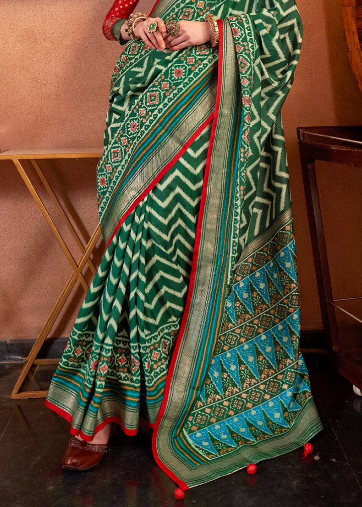 Luxurious-patola-printed-silk-saree-in-dark-green