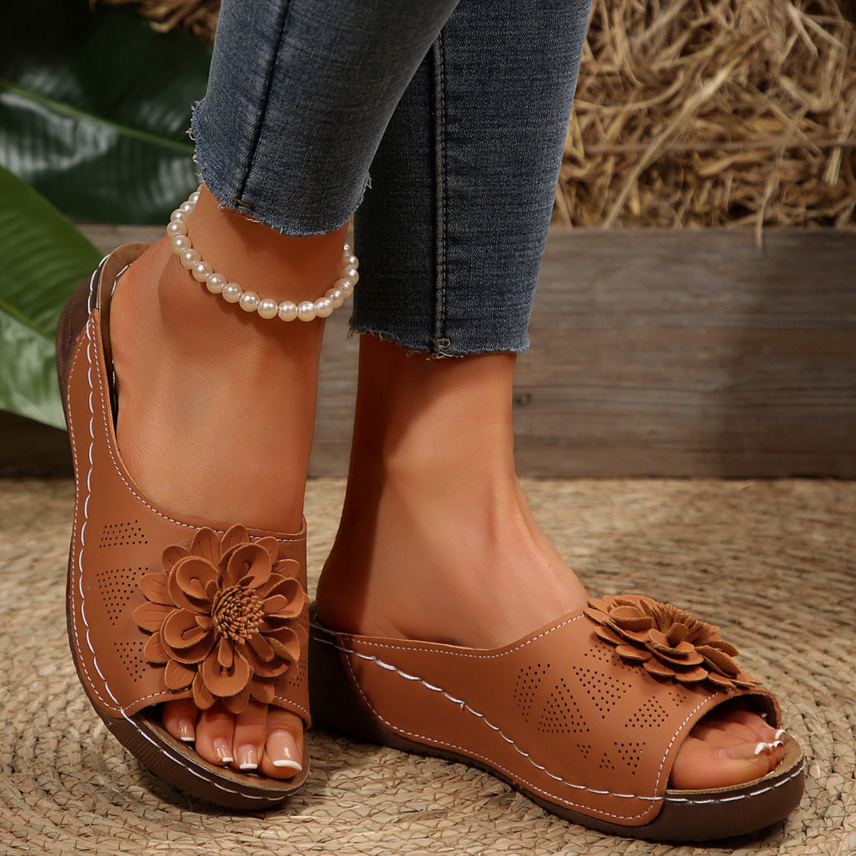 Women's Fleur Cutout Wedge Slides – Flower Appliqué Platform Sandals (US 5–11.5) (Copy)