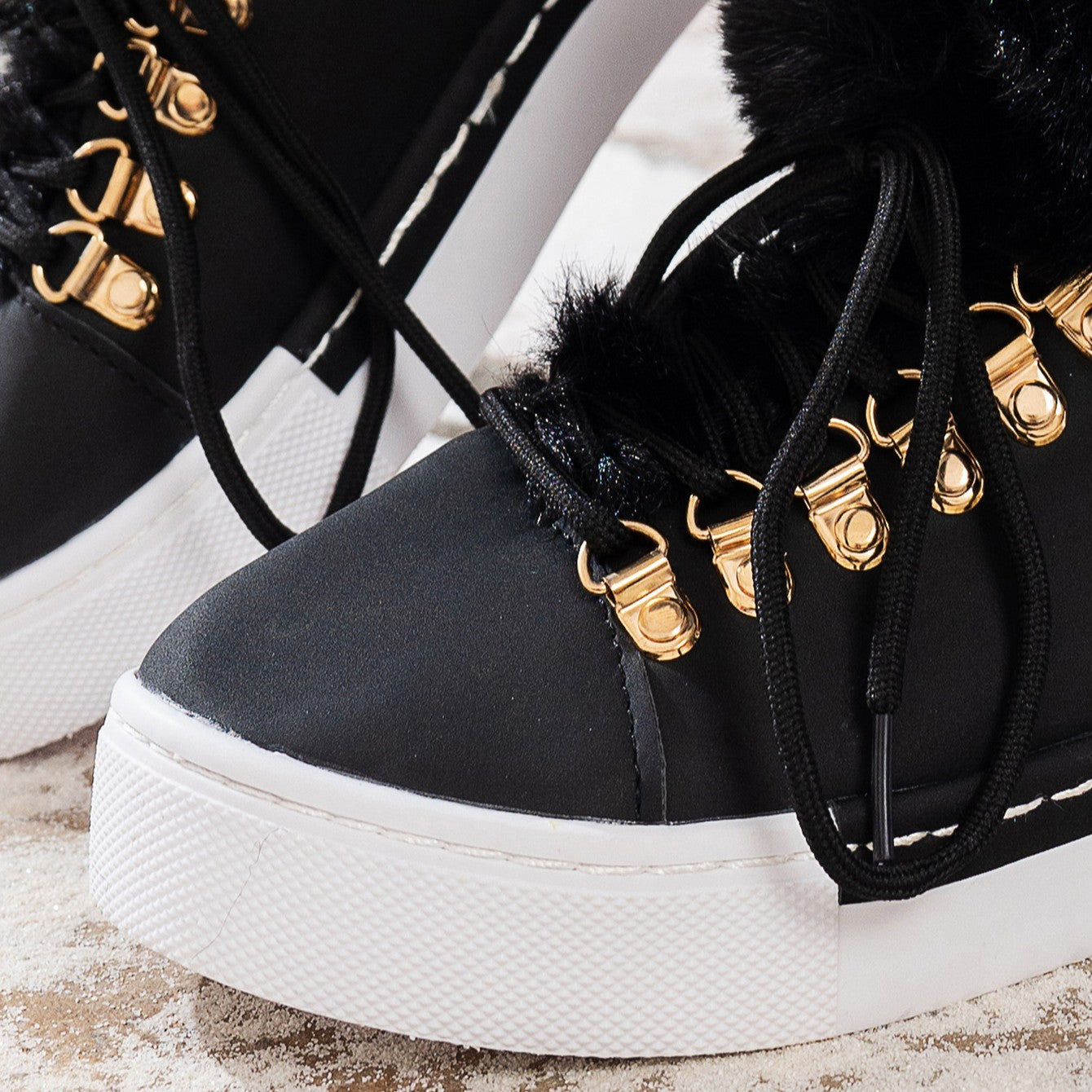 Women's Heritage Plush Snow Boot - Platform Winter Boots with Faux Fur Lining & Classic Lace-Up Design (US 5-10.5)