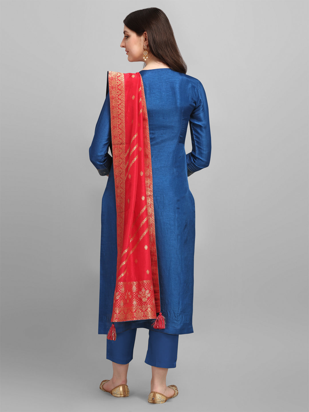 Blue Jacquard Contrast Dupatta Kurta Suit Set by Qivii