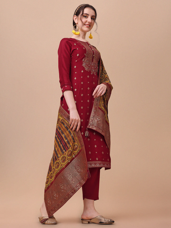 Maroon Jacquard Kurta Suit Set by Qivii