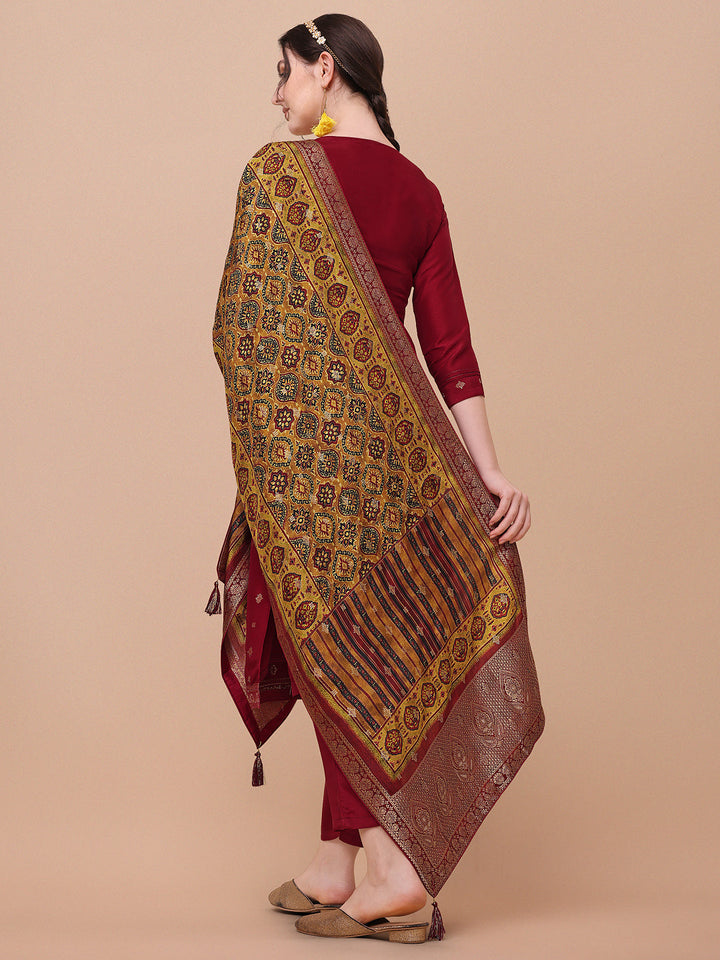 Maroon Jacquard Kurta Suit Set by Qivii