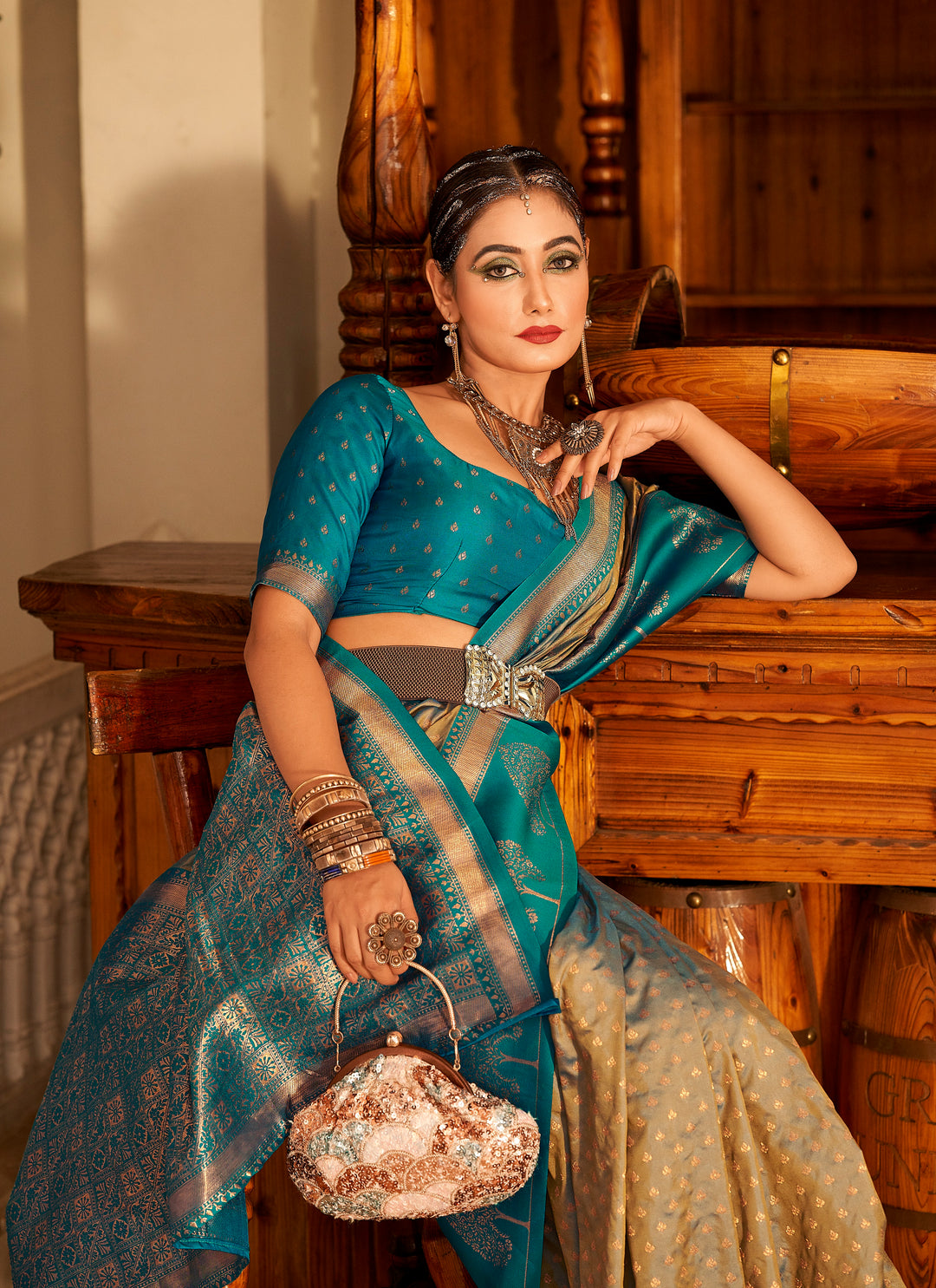 Morpeach Soft Banarasi Paithani & Enhanced With Copper Zari Weaving & Rich Pallu Contarst Border