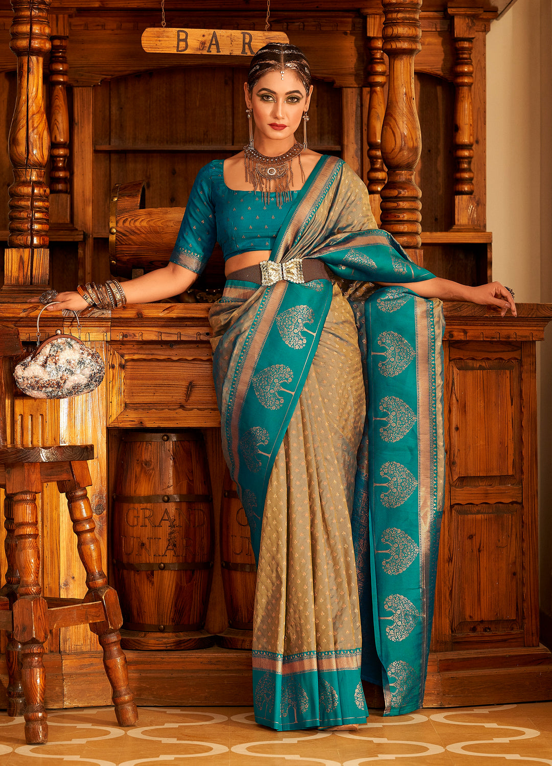 Morpeach Soft Banarasi Paithani & Enhanced With Copper Zari Weaving & Rich Pallu Contarst Border