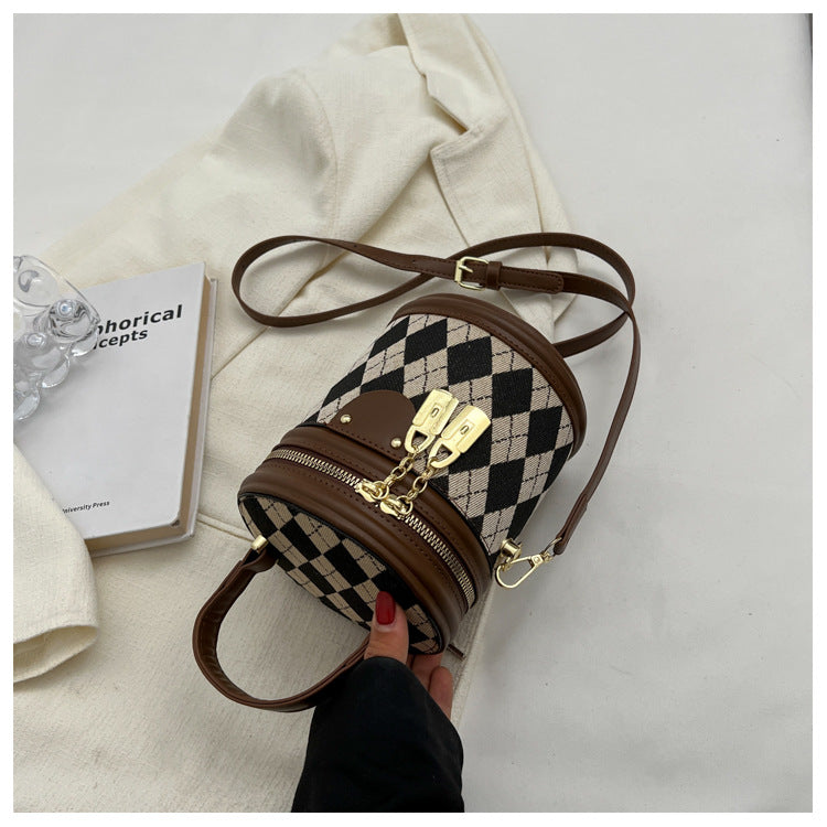 Women‘s Artisan Quilted Crossbody Bag Vintage Bunny Charm Bucket Tote