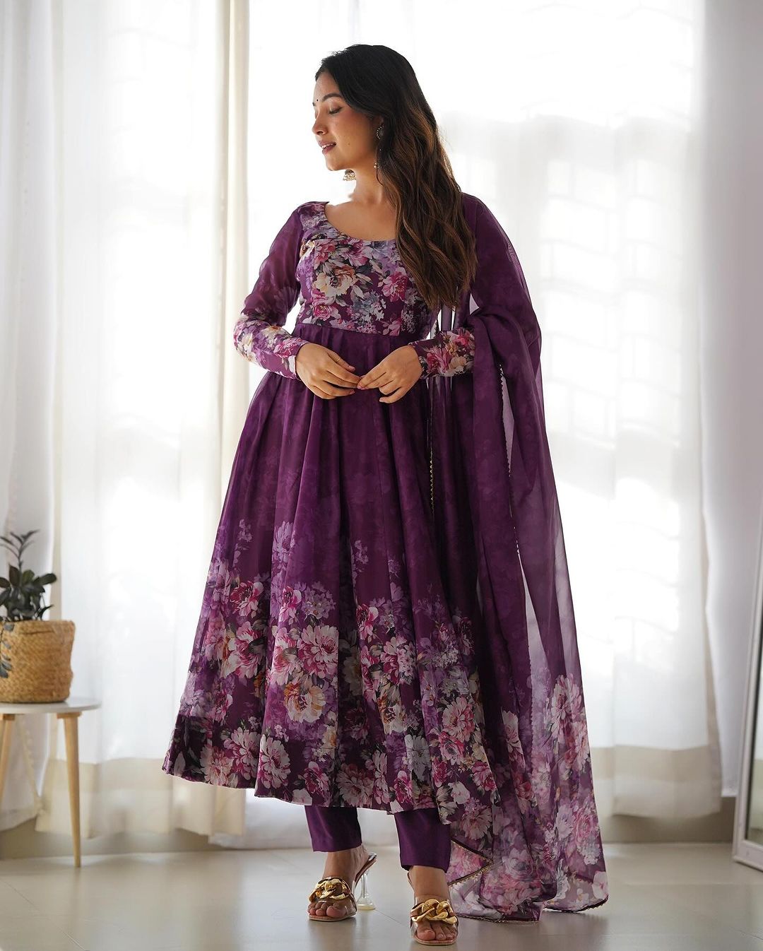  Qivii's exquisite wine color Anarkali suit with floral print 