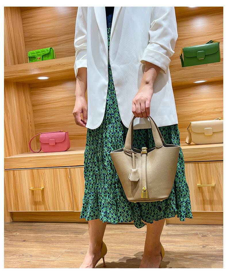 Women's Niche Design Bucket Bag – Exquisite, High-End & Versatile Handheld Tote