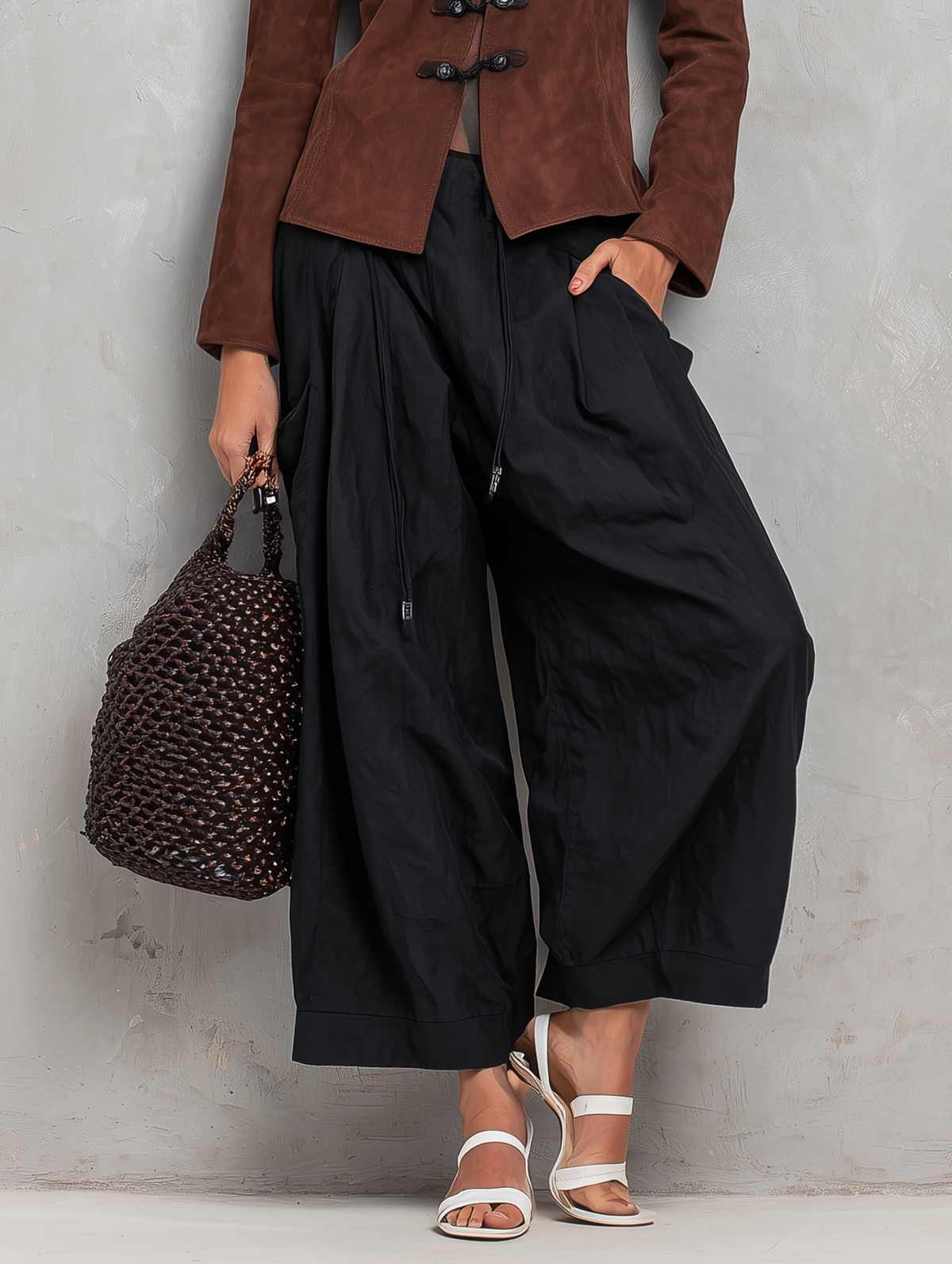 Women's Casual Black Woven Cropped Trousers MDZ2934G5LXY