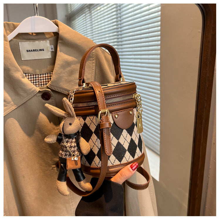 Women‘s Artisan Quilted Crossbody Bag Vintage Bunny Charm Bucket Tote