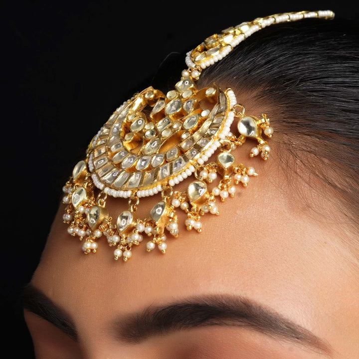 Shivangi Off White Beaded Gold Plated Kundan Teeka