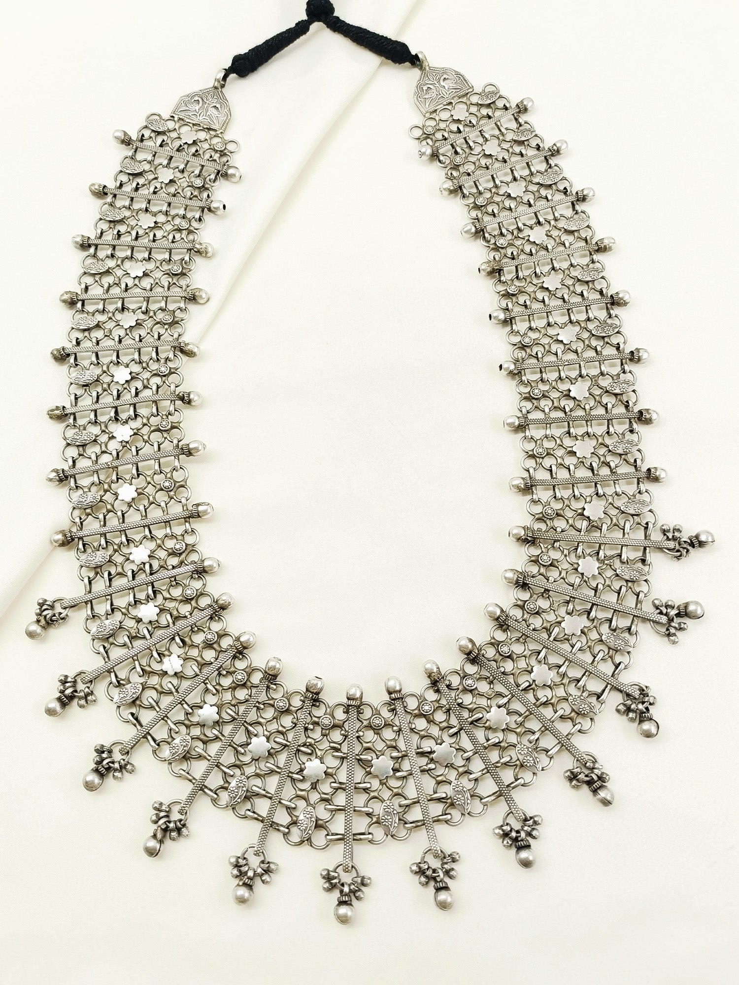 Laranya Plain Oxidized Neckpiece