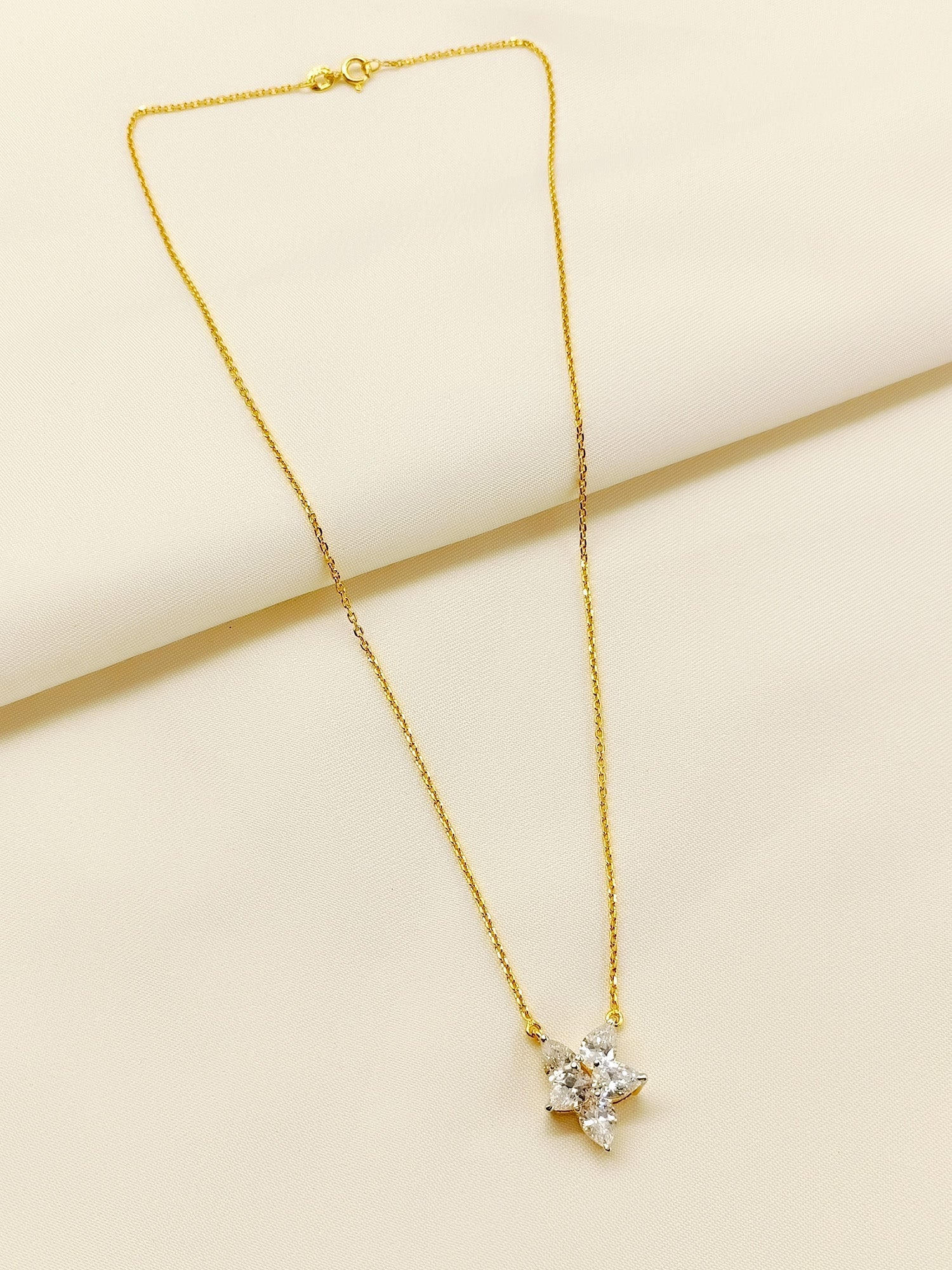 Romsha 92.5 Silver Swarovski Stone Pendal - qivii