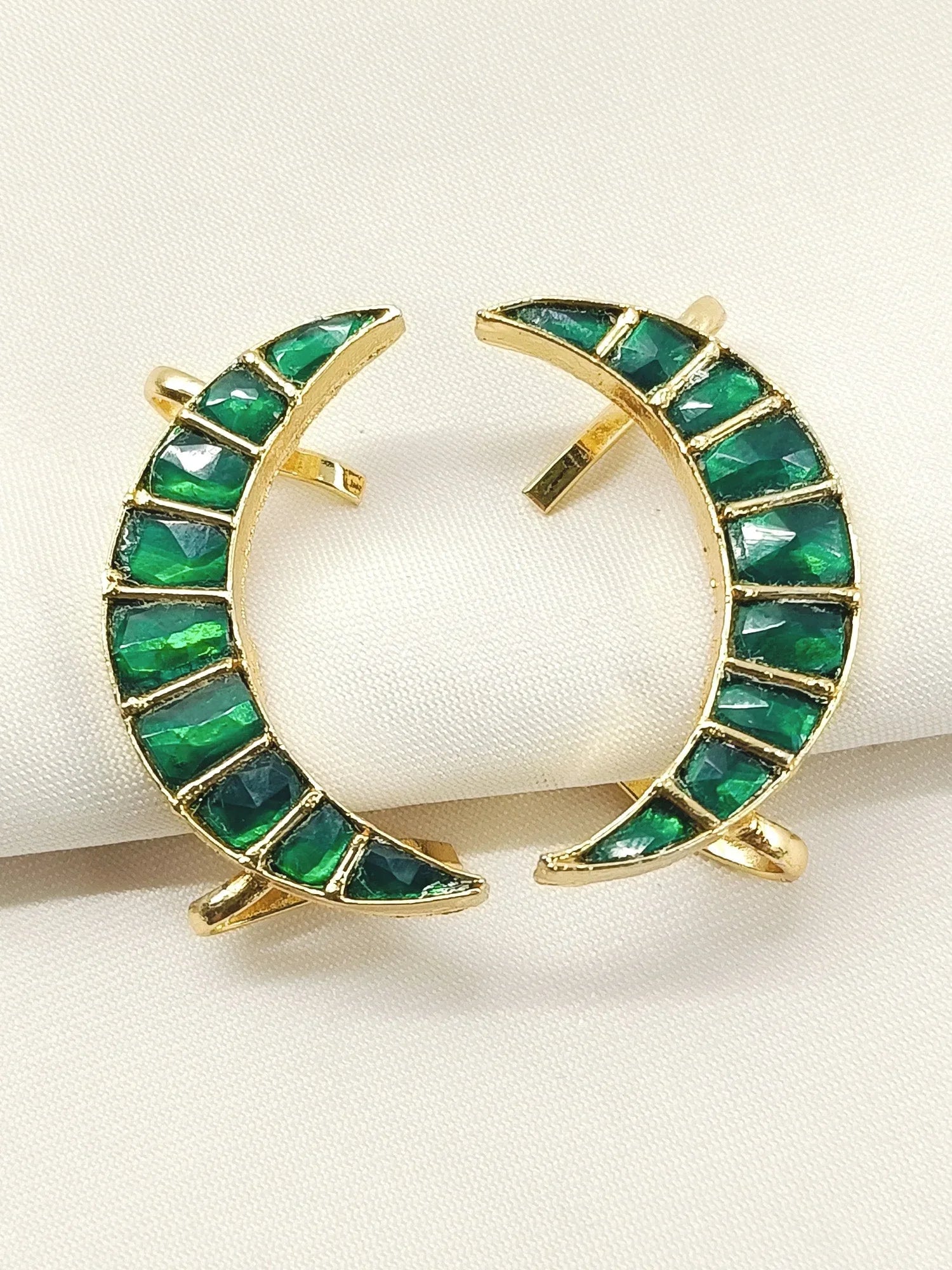 Yogish Green Kundan Earcuff With Stud