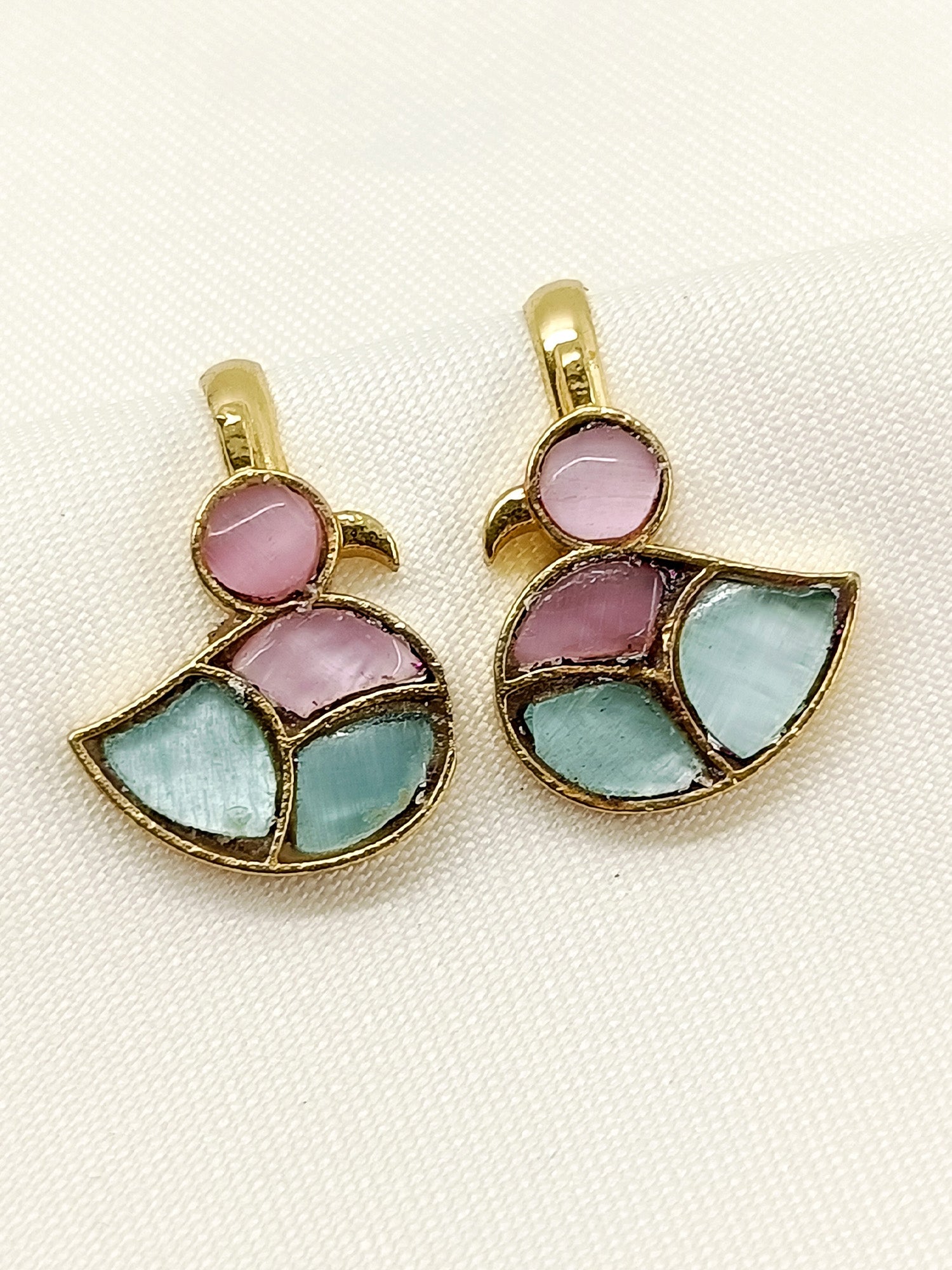 Nagima M&G Gold Plated Kundan Ear Cuff  [ Price is for Pair ]