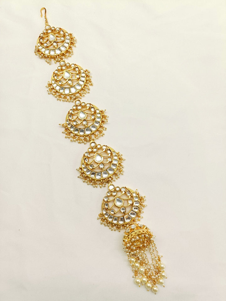 Shaweta White Braid Accessories In Kundan