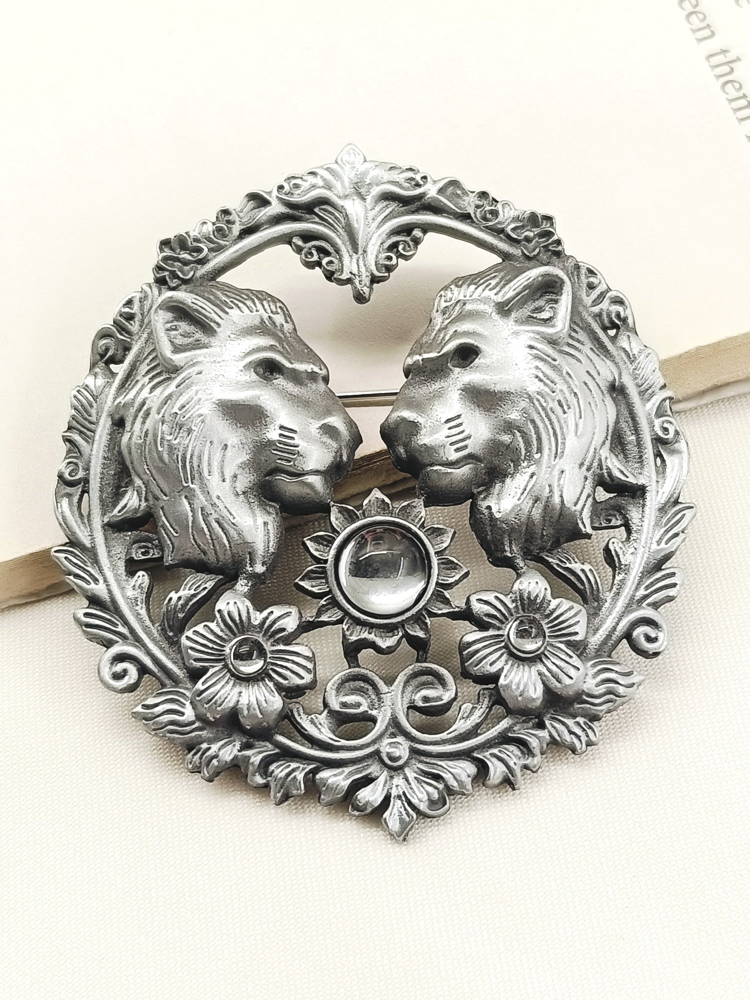 Parthiv Grey Lion Men's Brooch