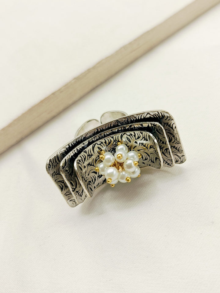 Elea Cream Oxidized Finger Ring