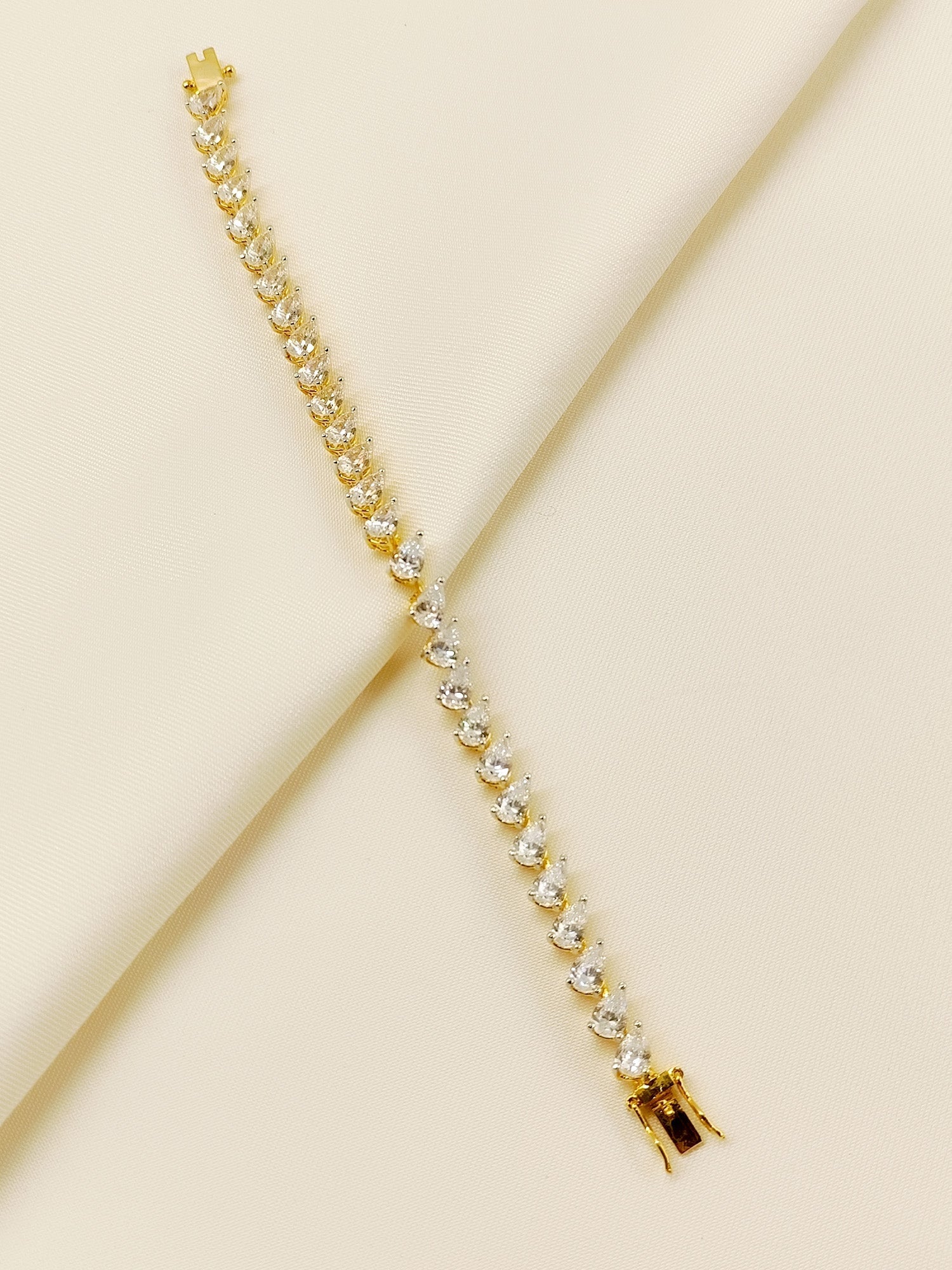 Anuprabha 92.5 Silver Swarovski Stone Bracelet - qivii