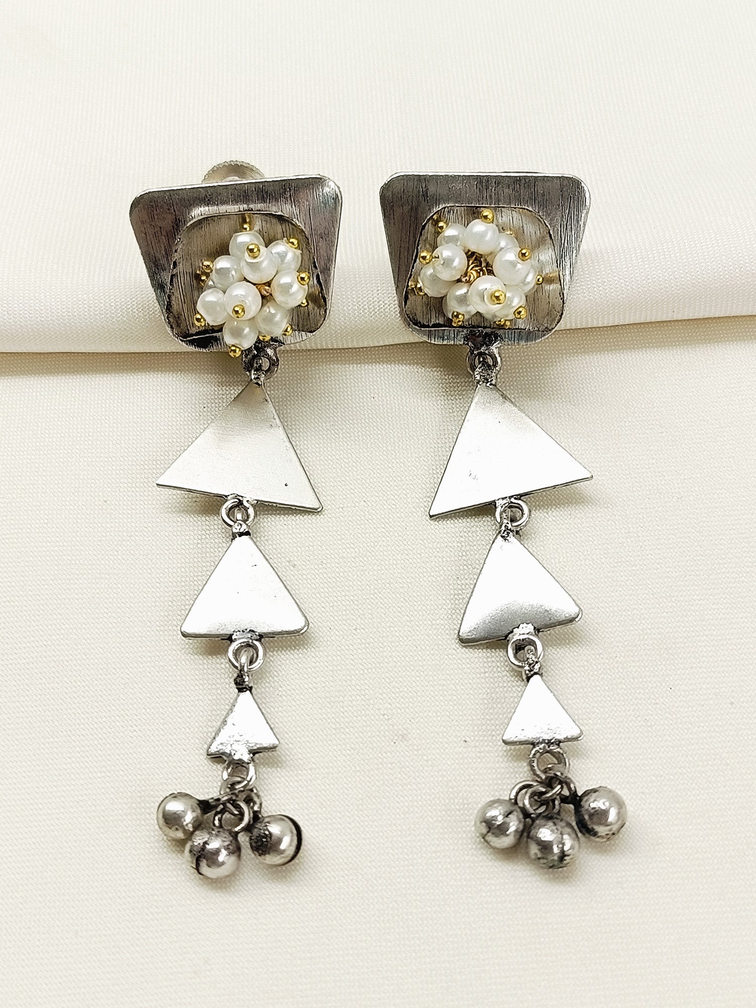 Ichha White Pearl Oxidized Earring