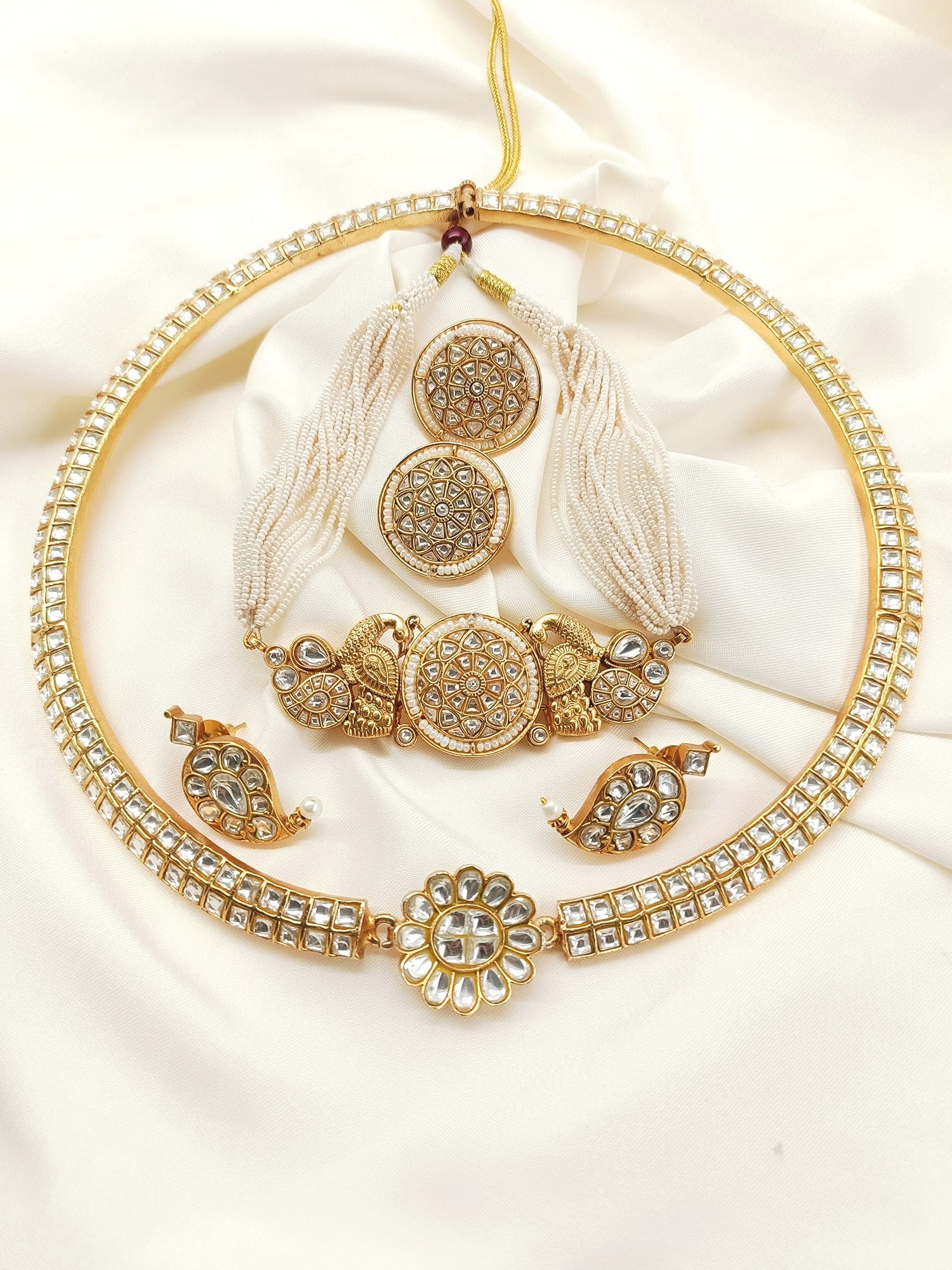 Samriddhi White Kundan Choker Set With Hasli