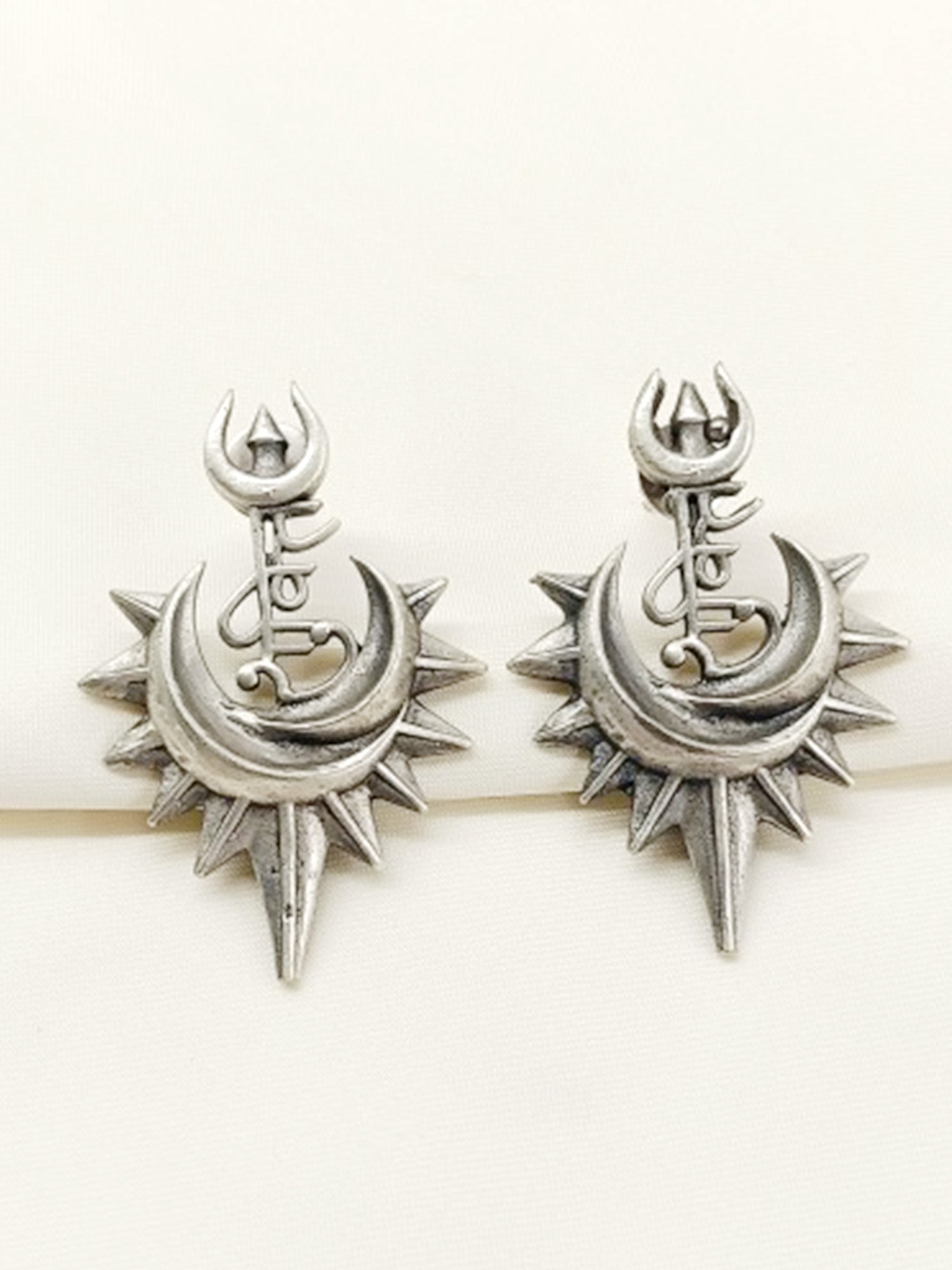 Charuni Plain Oxidized Earring