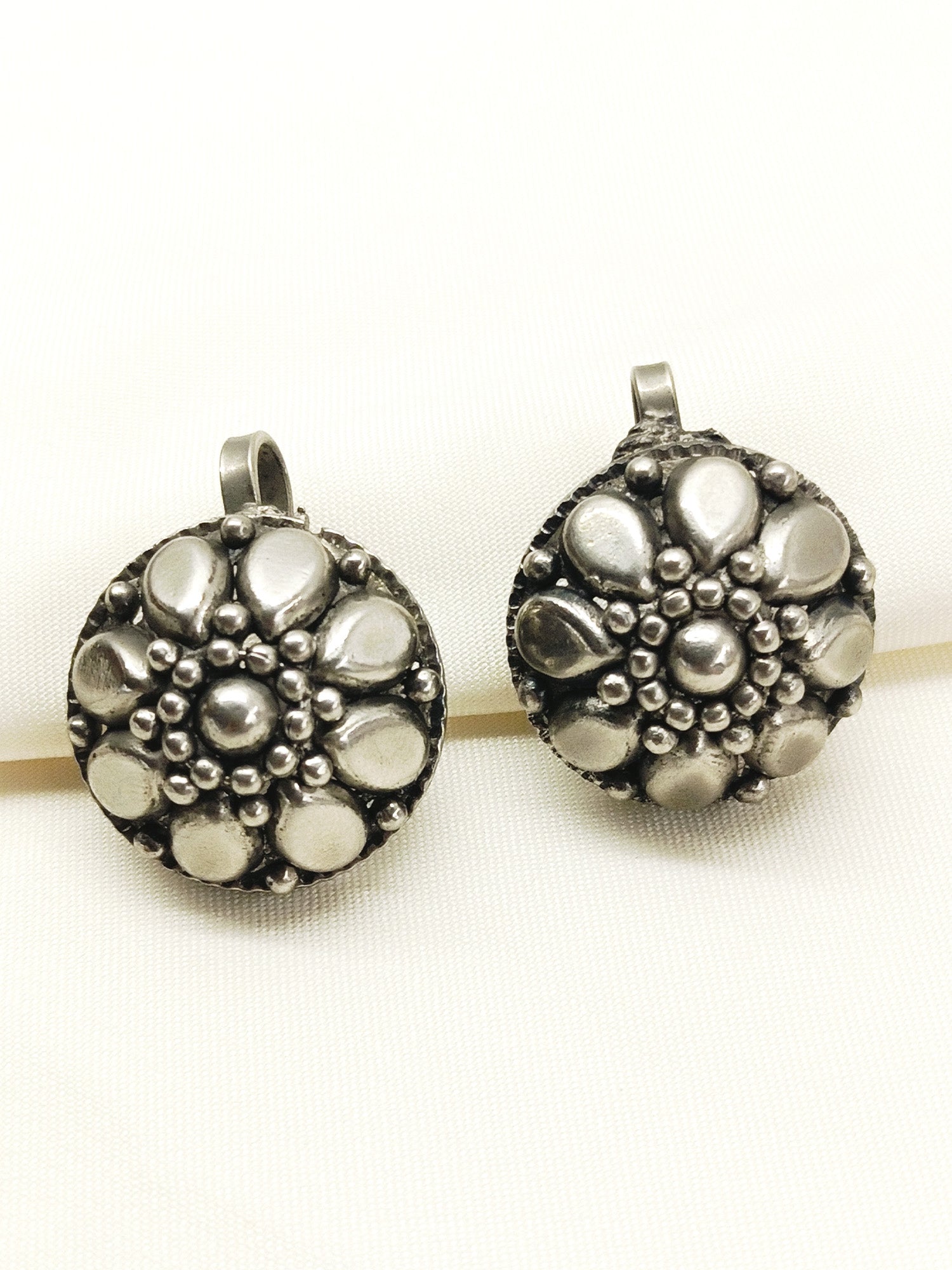 Ziyana Plain Oxidized Earcuff