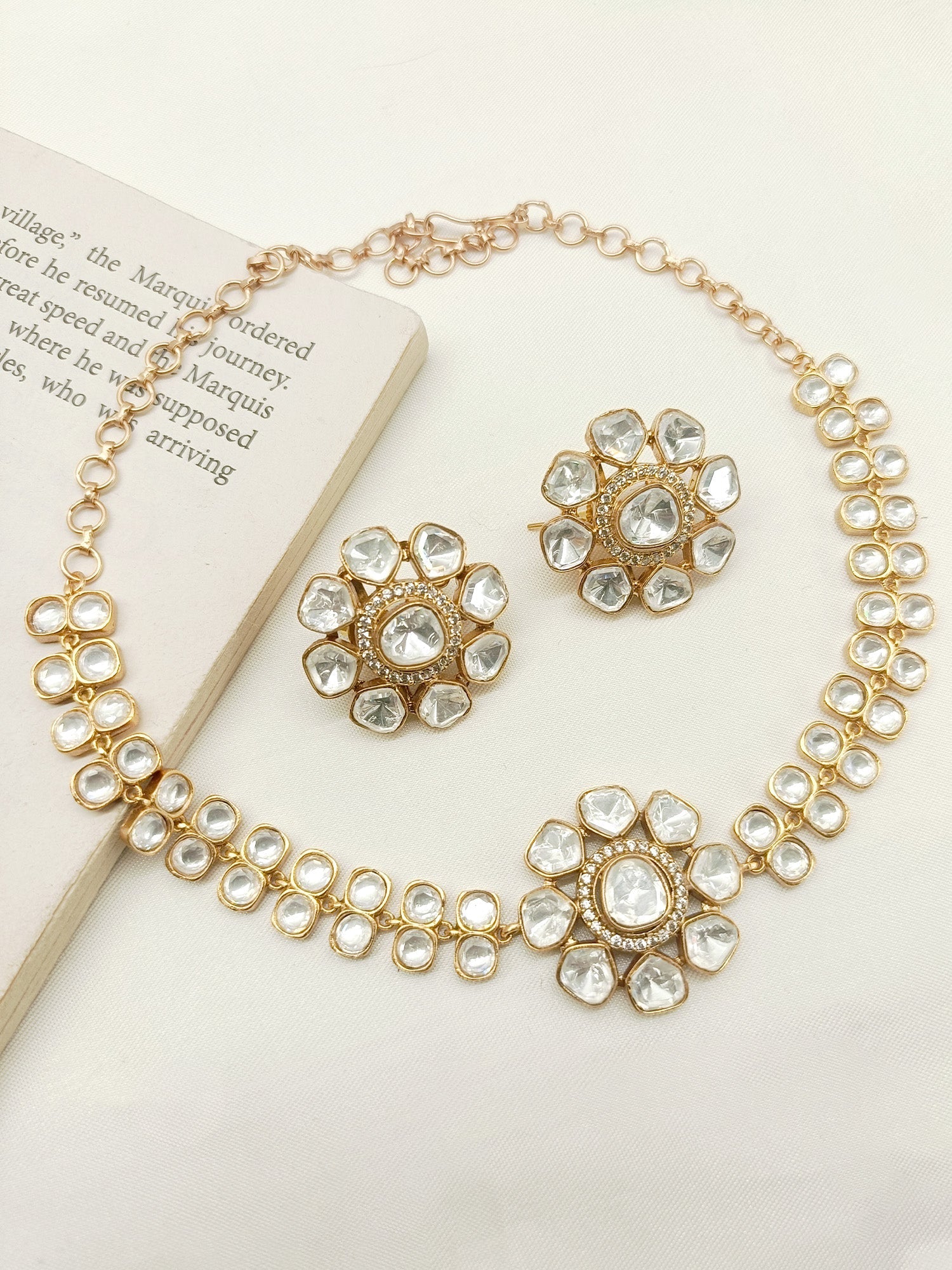 Vipasha White Kundan Choker Set - qivii