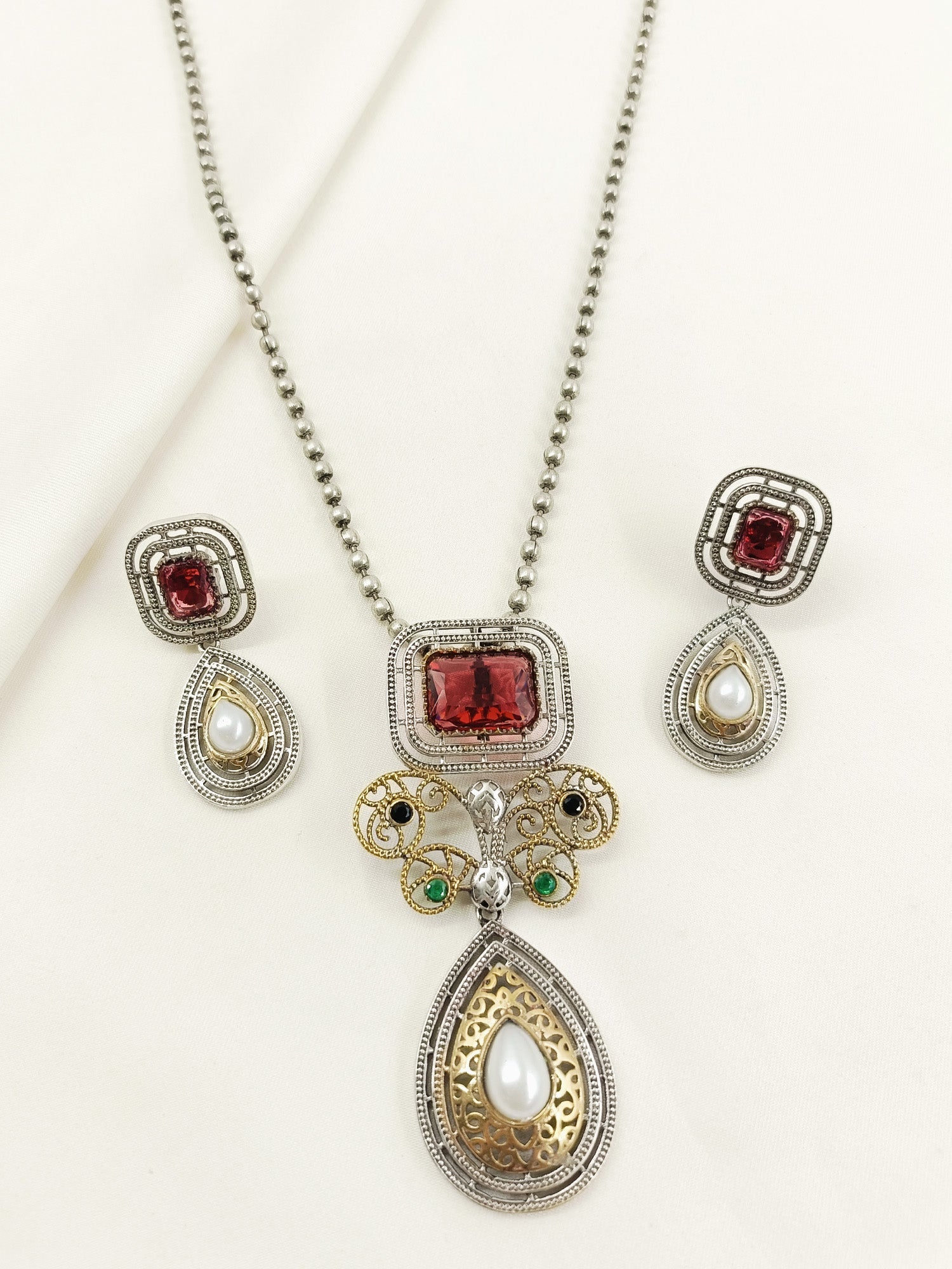 Udyati Ruby Oxidized Pendant Set
