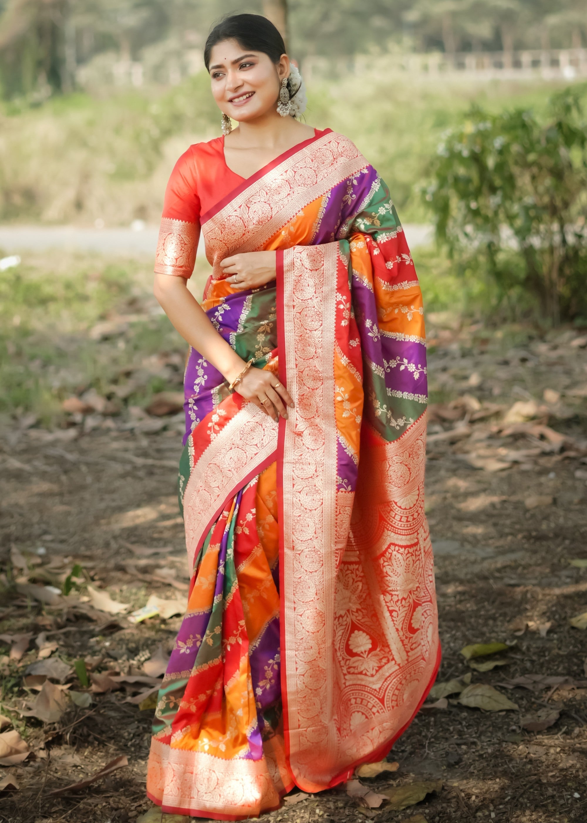 Red Leriya Zari Woven Banarasi Silk Saree With Contrast Pallu - qivii