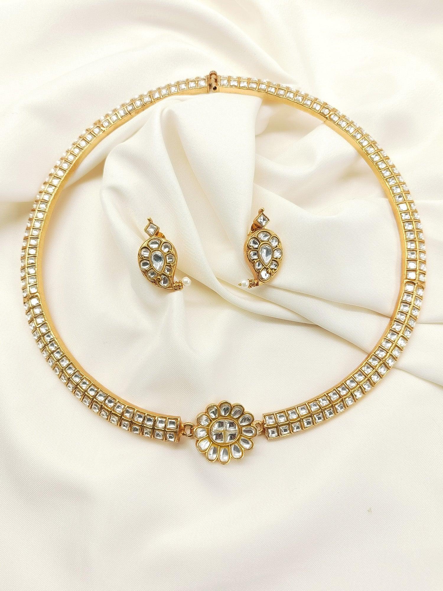 Samriddhi White Kundan Choker Set With Hasli