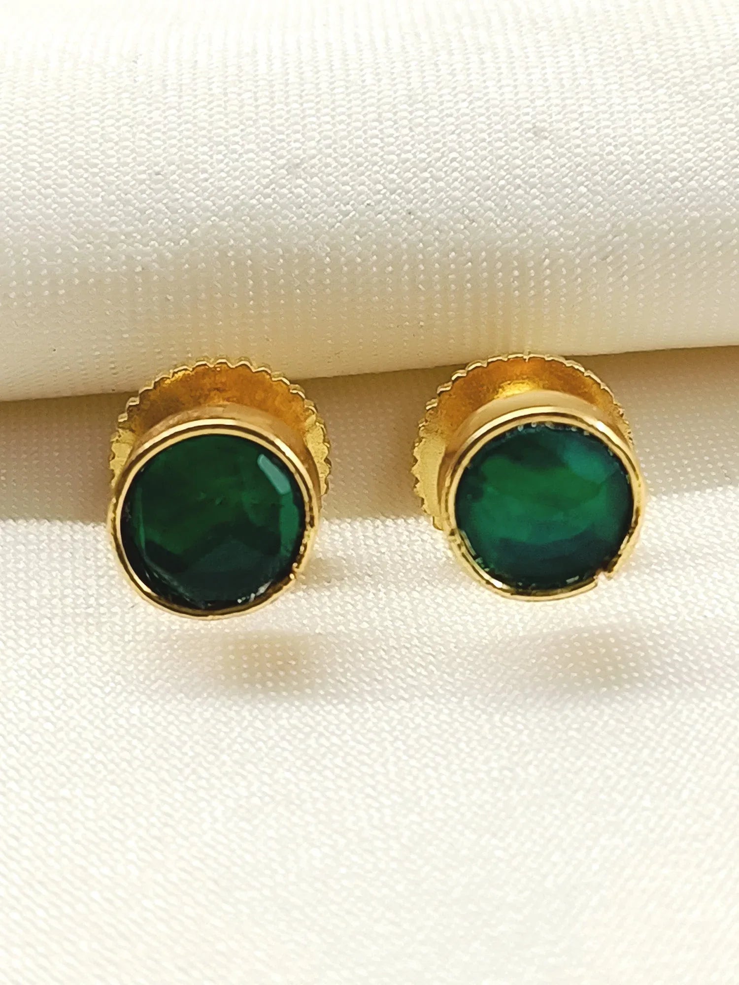 Yogish Green Kundan Earcuff With Stud