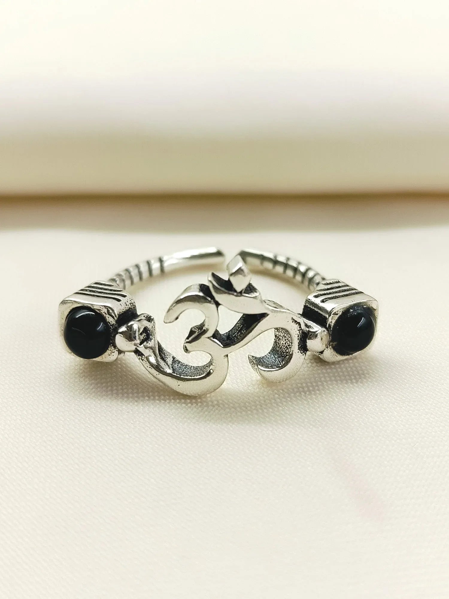 Kalash Black Western Finger Ring