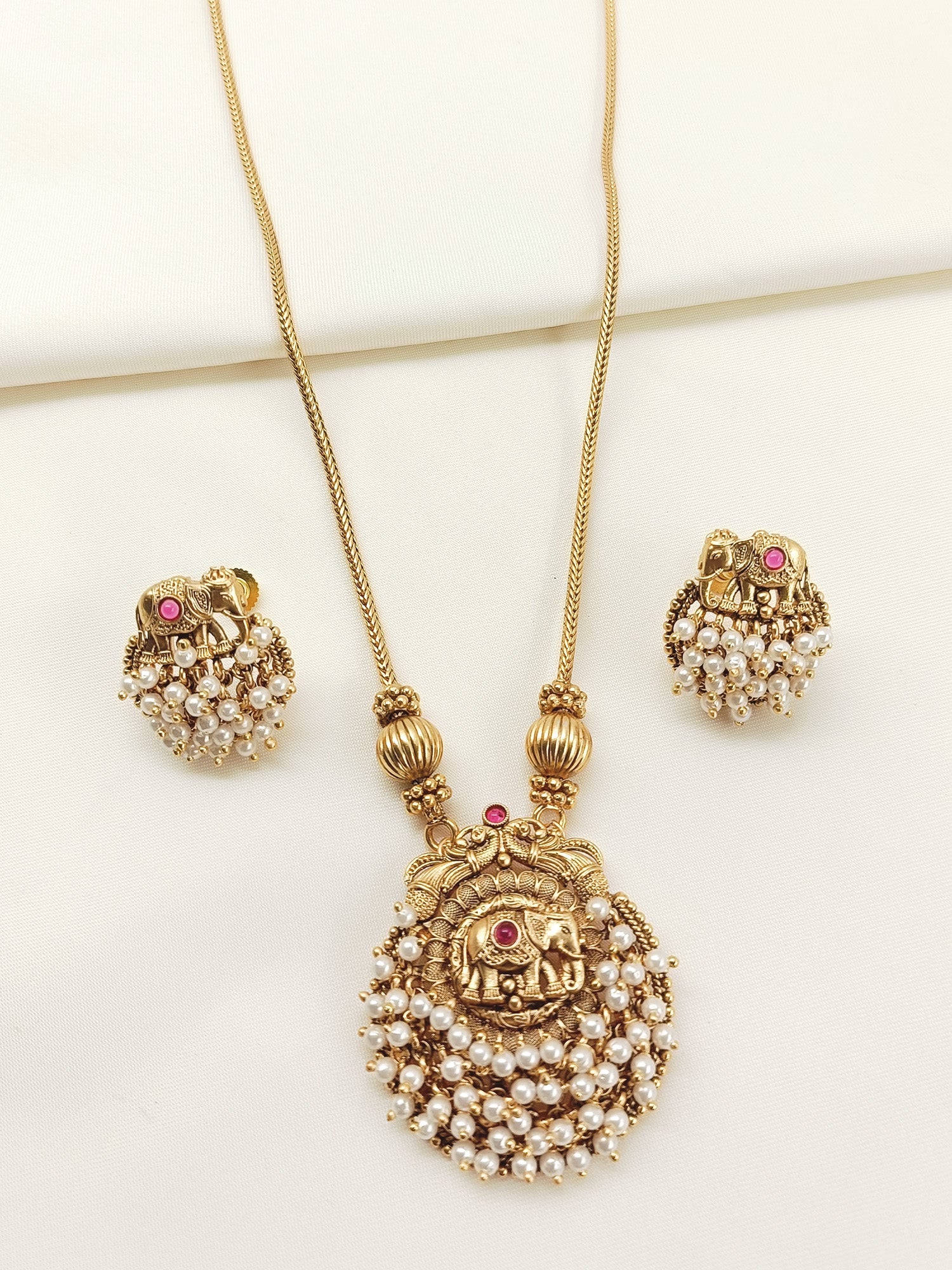 Diya White Pearl Antique Pendant Set
