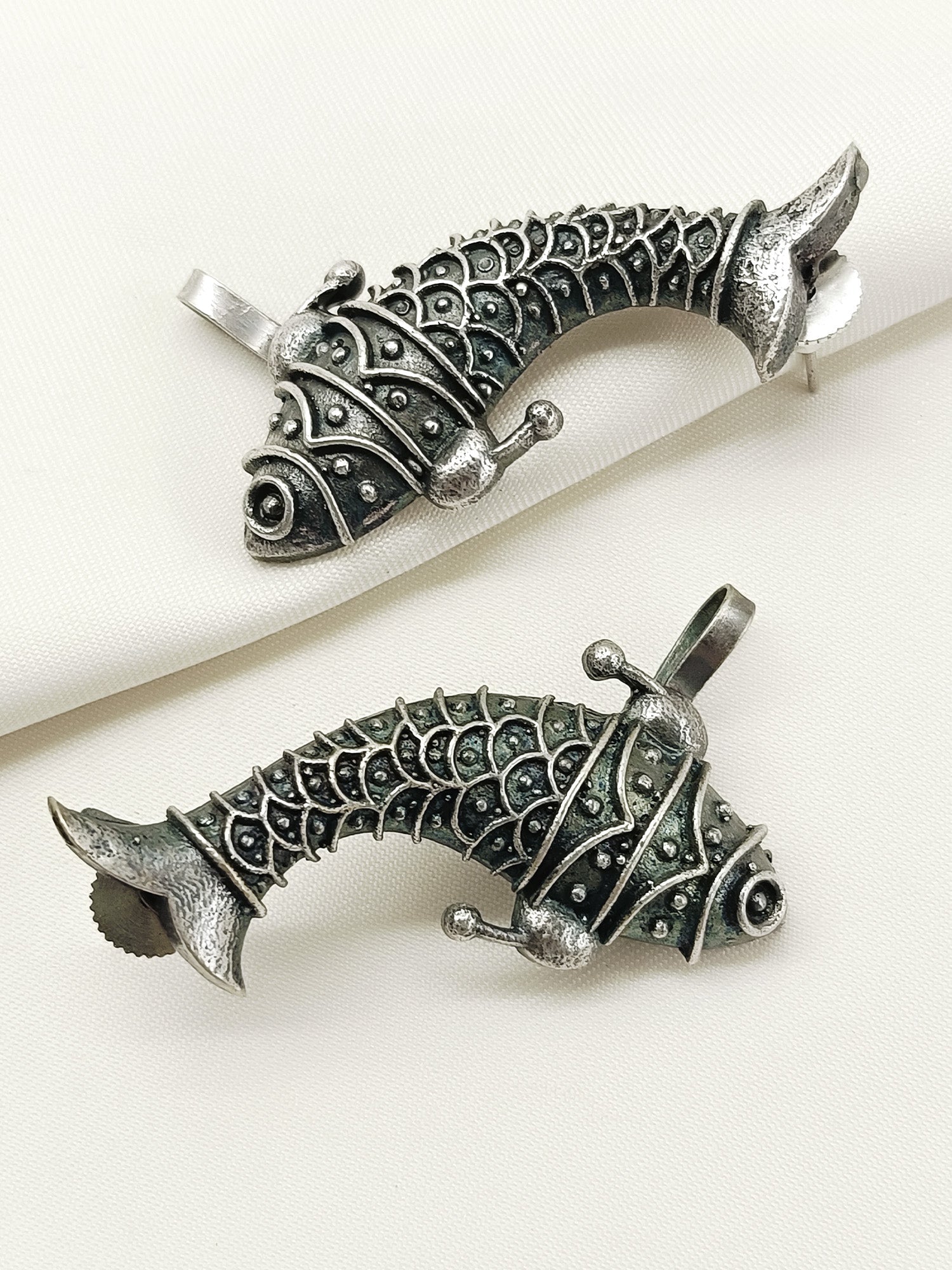 Genelia Plain Oxidized Earcuffs