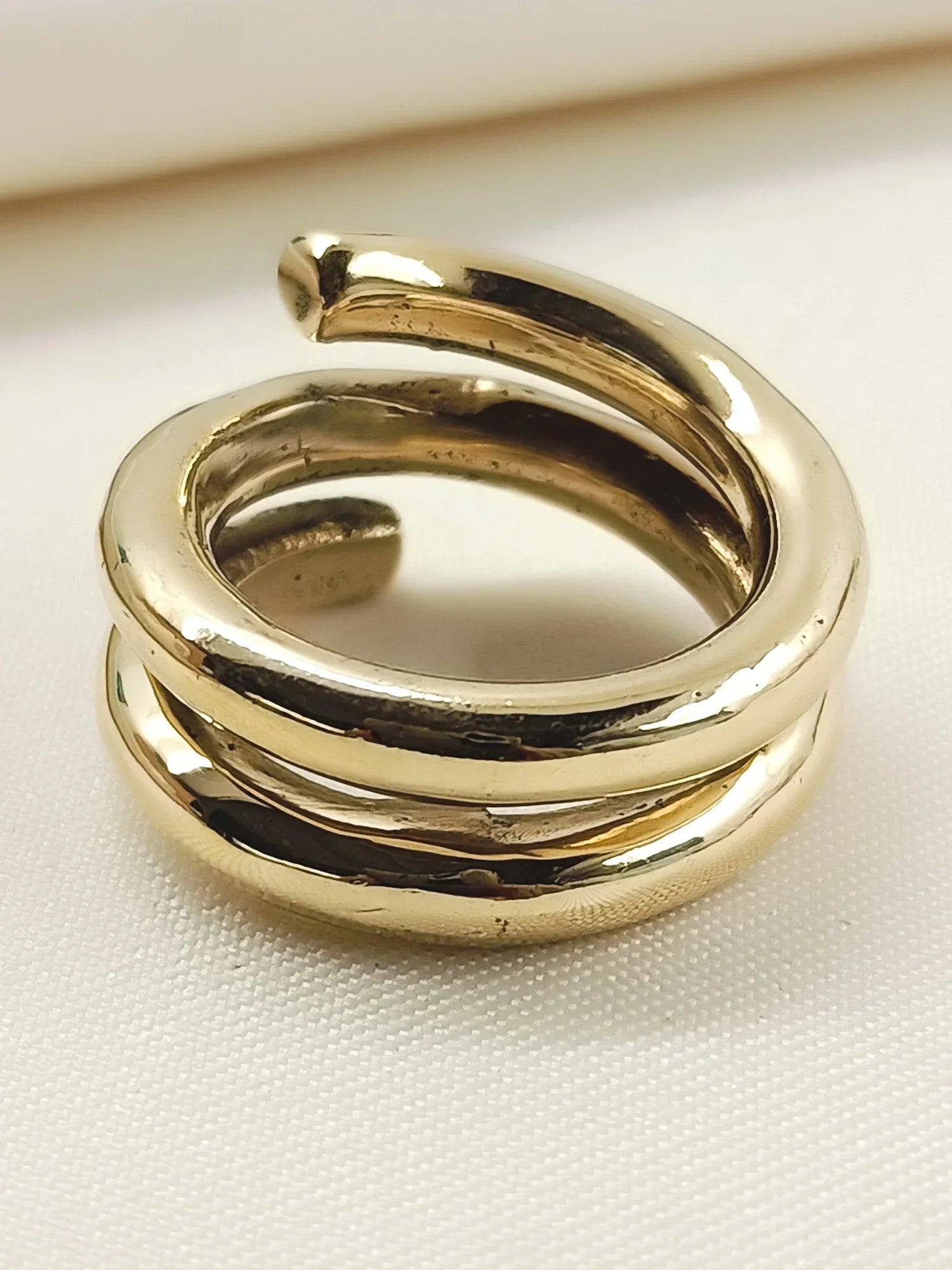 Undine Golden Western Finger Ring