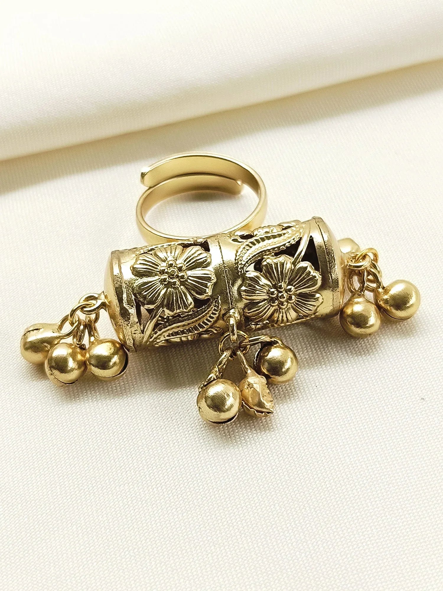 Raksh Golden Men's Finger Ring