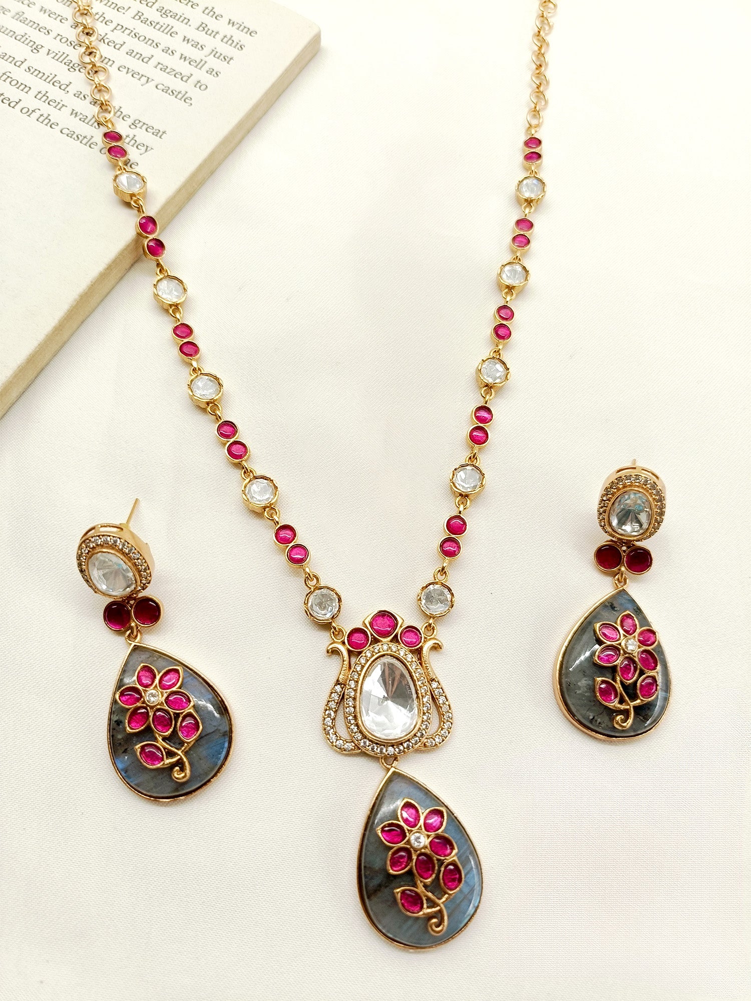 Atolozilli Maroon Boutique Necklace Set - qivii