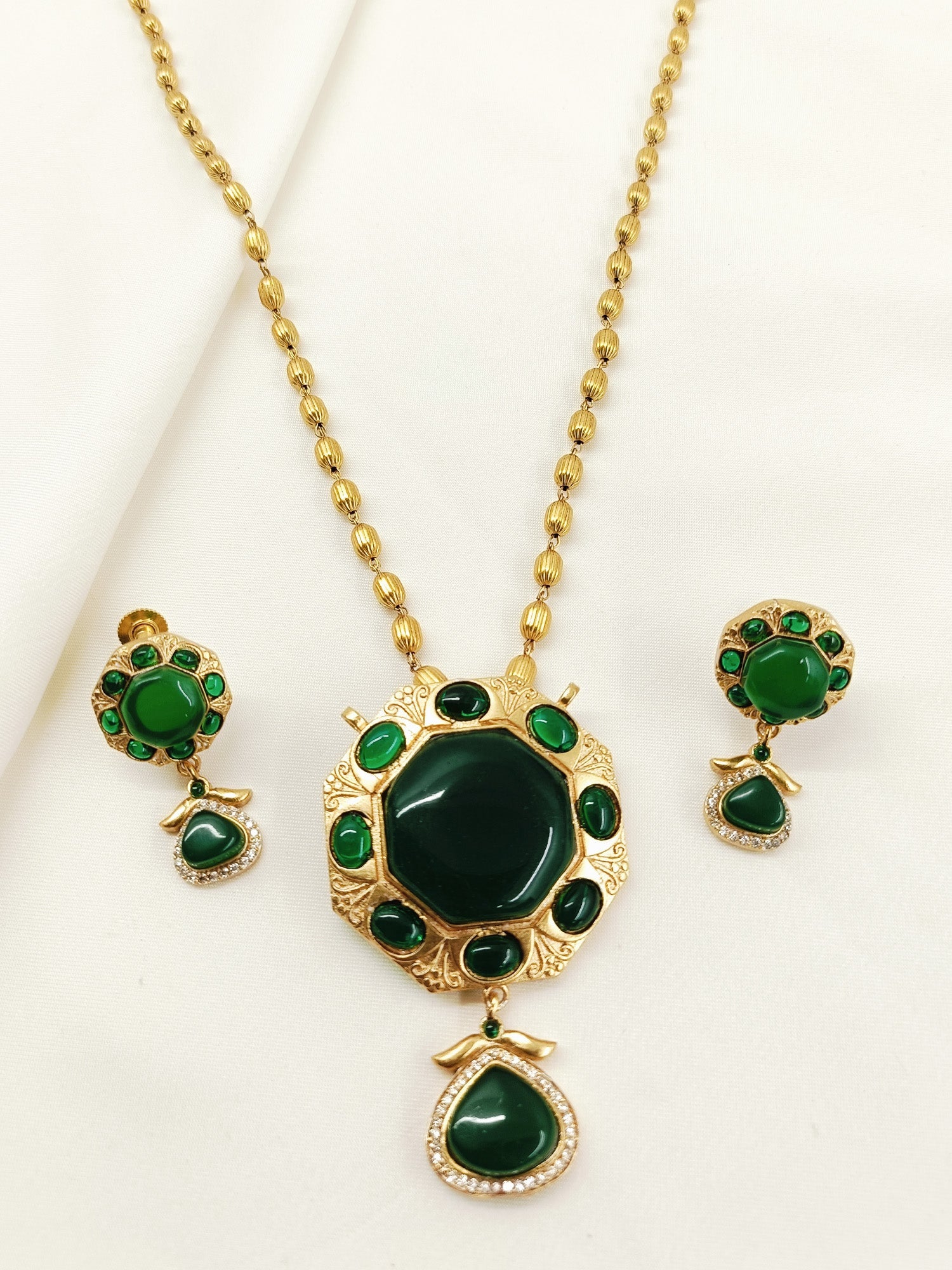Priyansha Green Oxidized Pendant Set