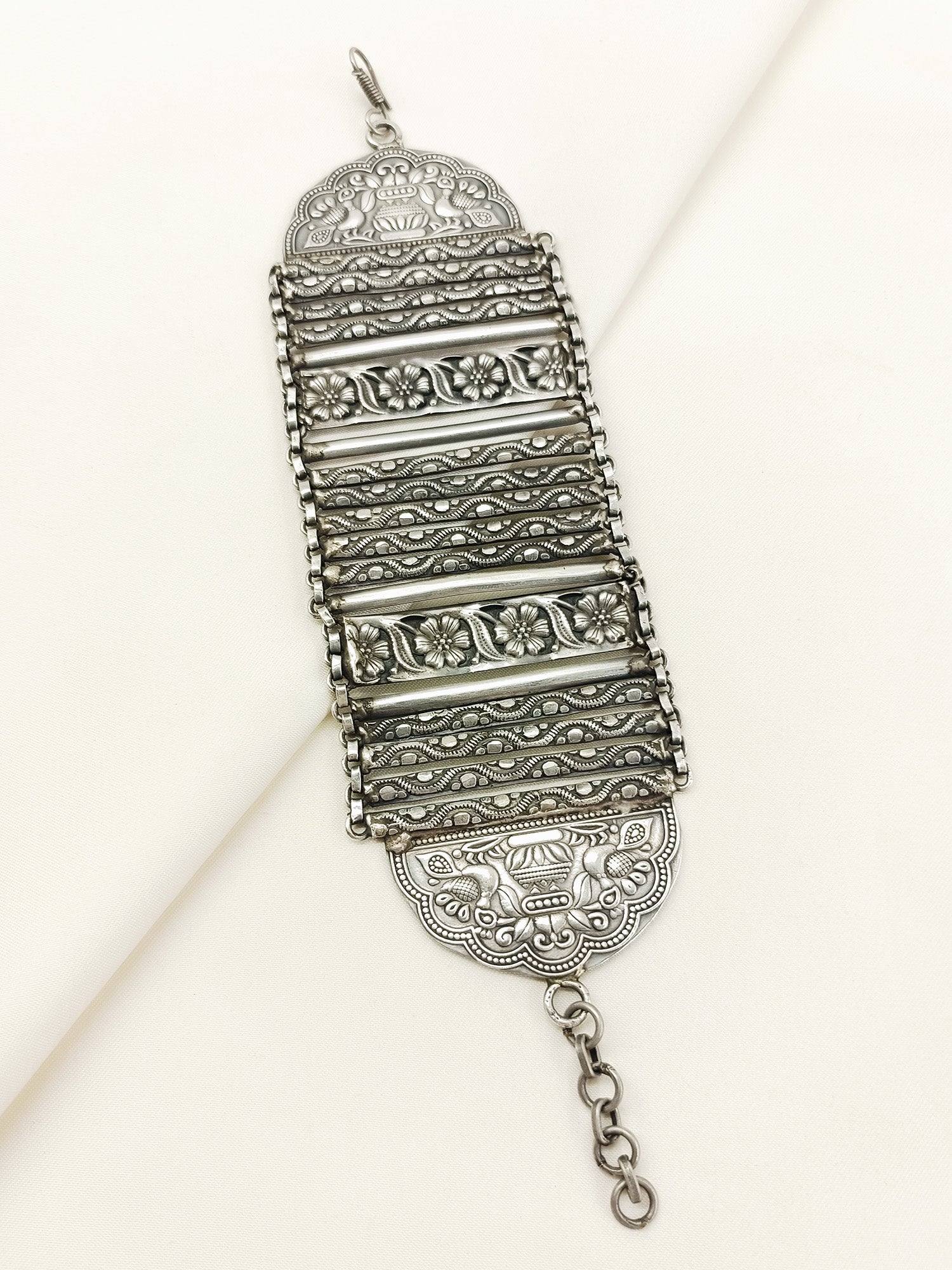 Bandhavi Plain Oxidized Bracelet