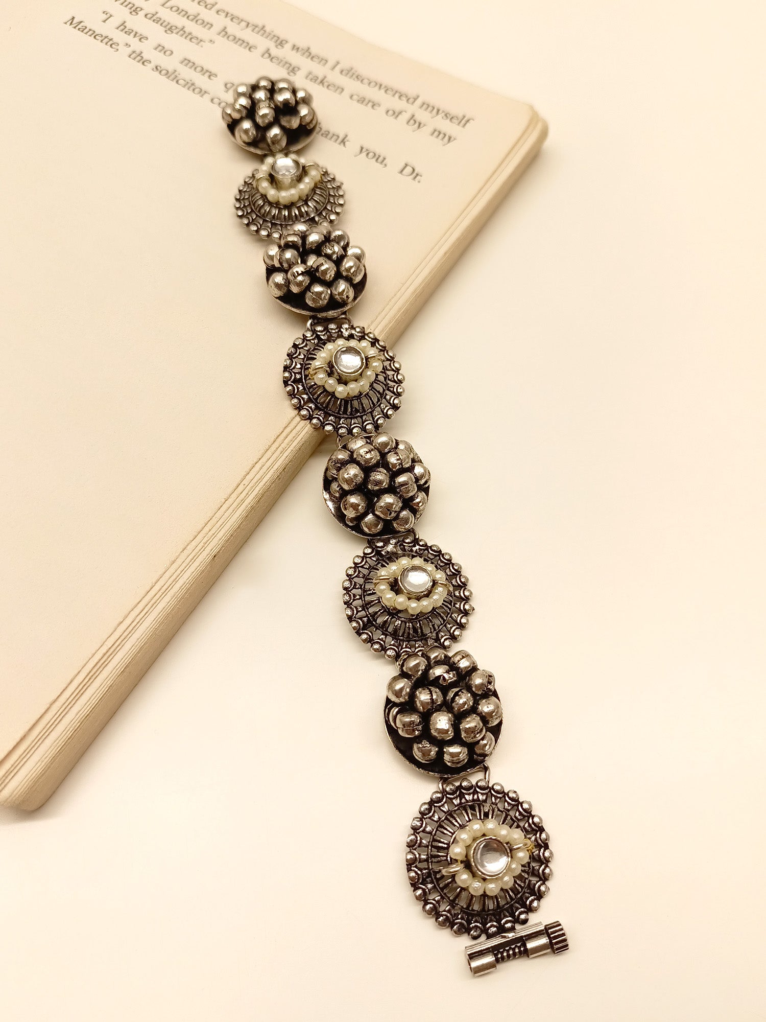 Arvika Cream Oxidized Silver Bracelet - qivii