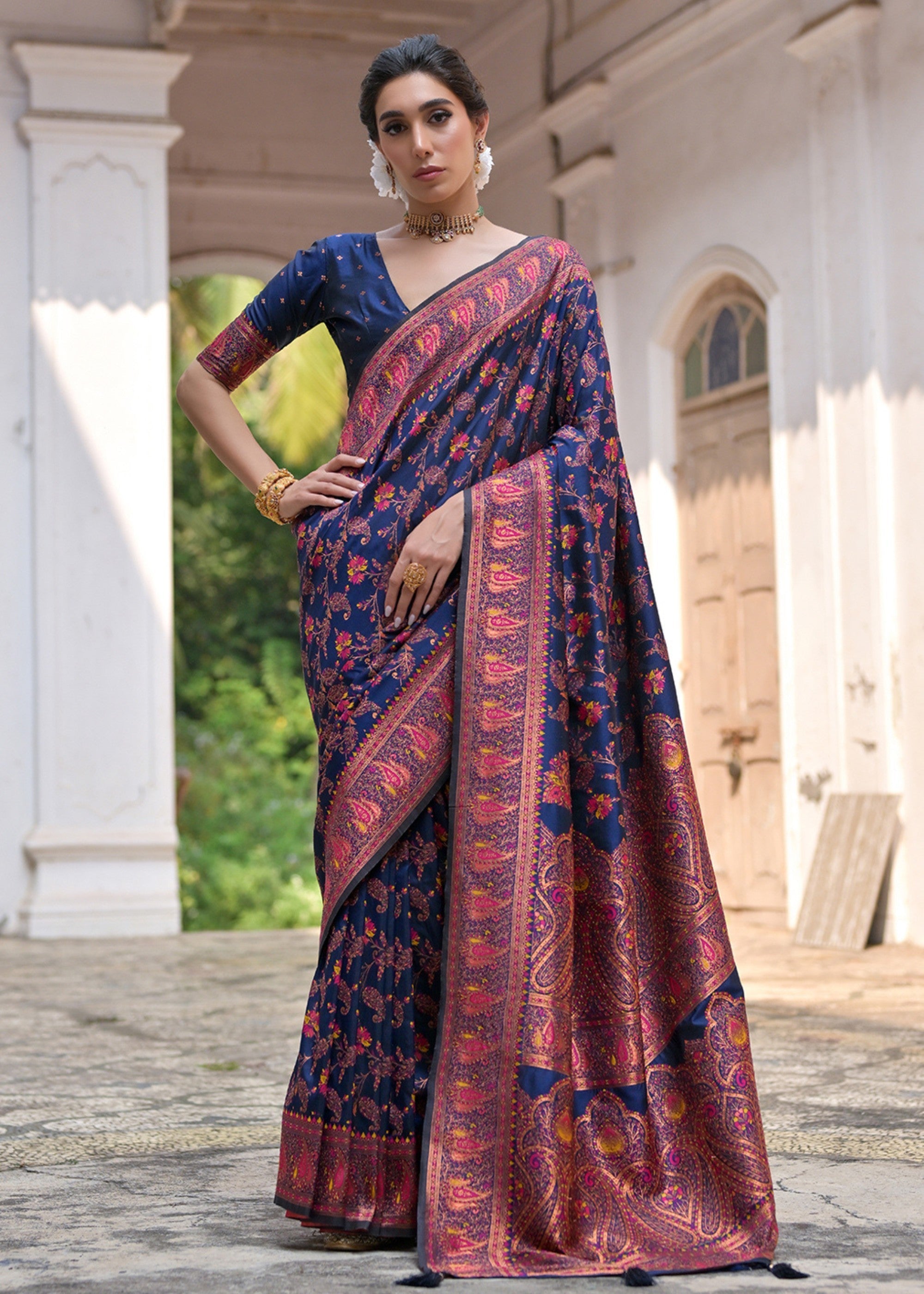 Navy Blue Thread Woven Jal & Flower Silk Saree With Thread Woven Pallu - qivii