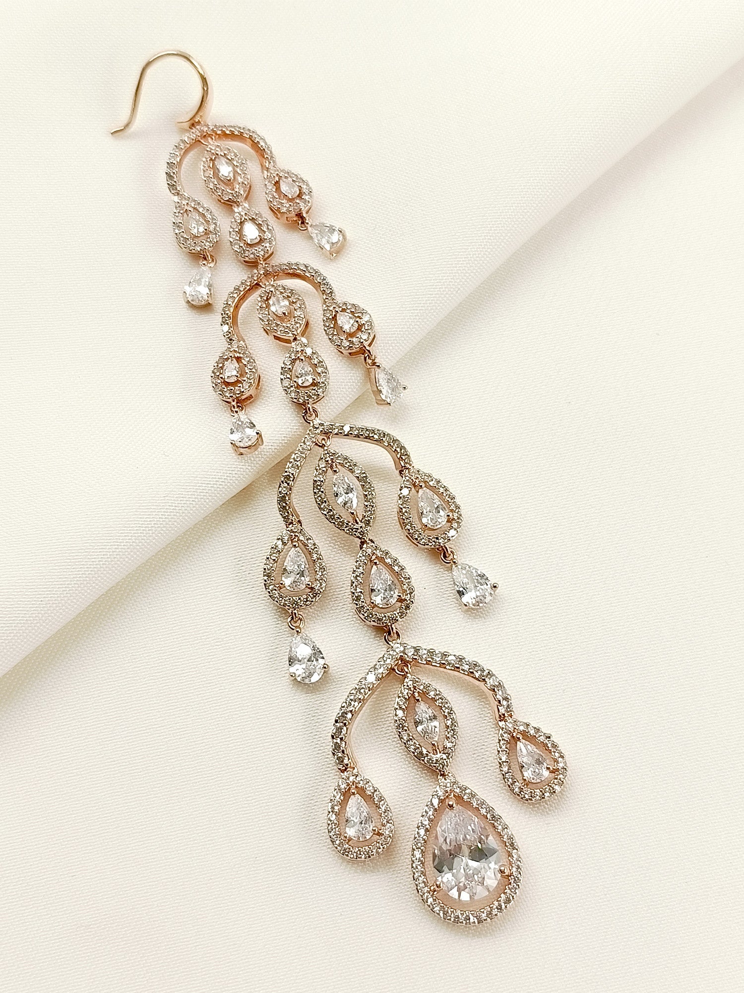 Gulmohar White American Diamond Teeka