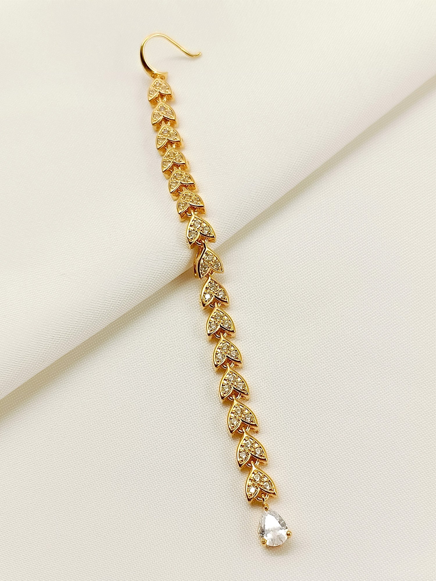 Haniya White American Diamond Teeka