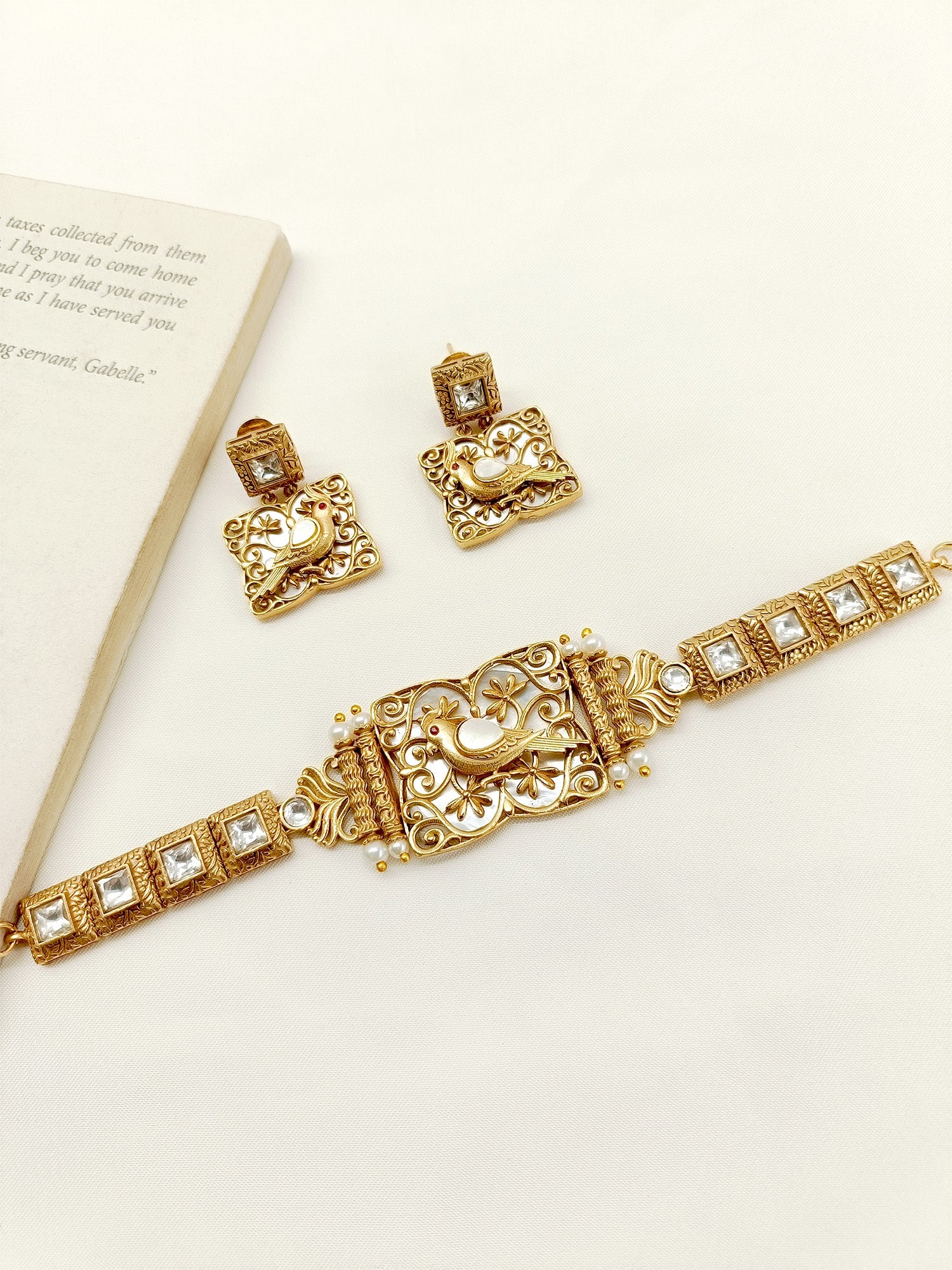 Natisha White Boutique Choker Set - qivii