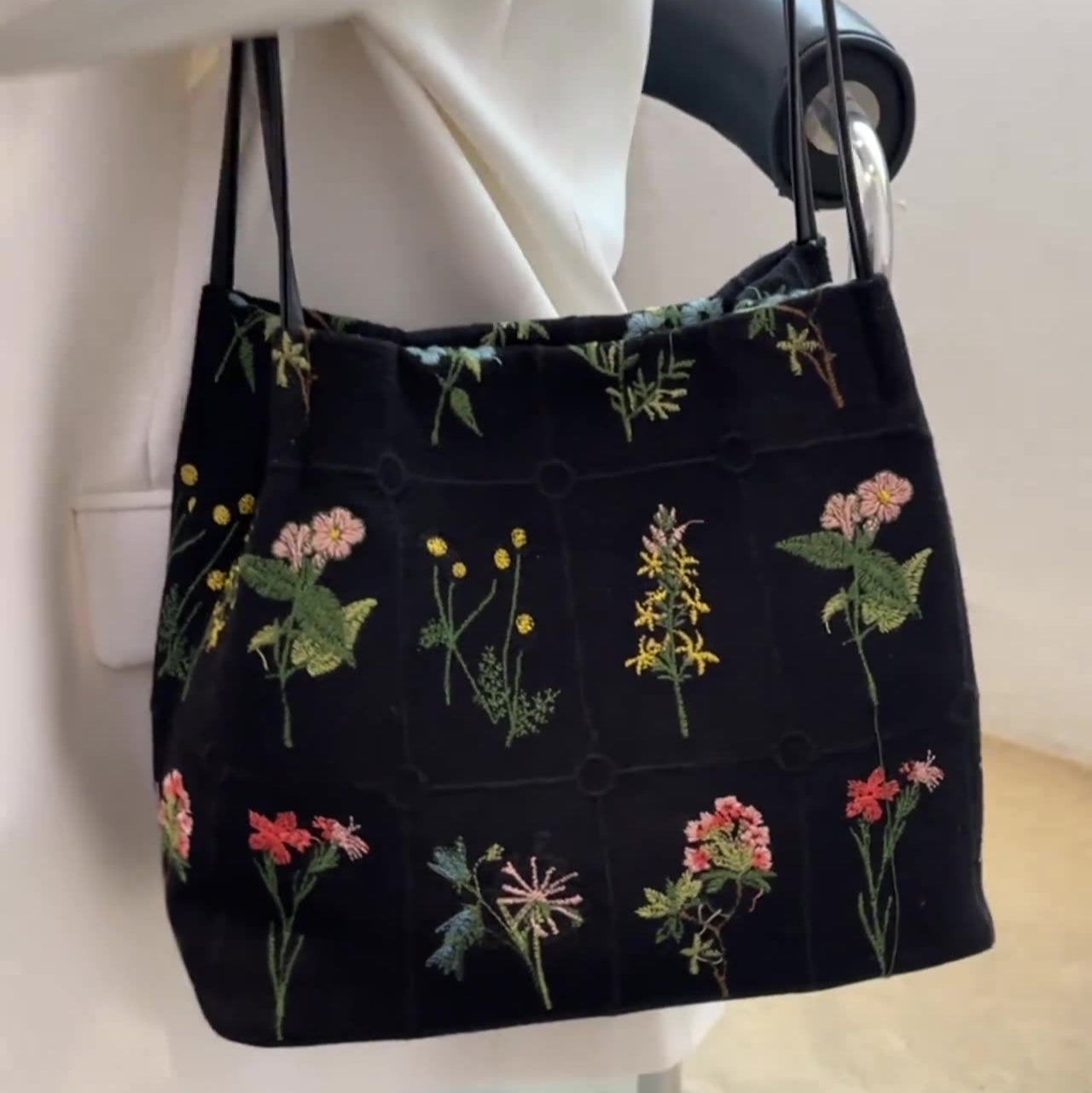 Women's Atelier Bloom Bucket — Artisan-Embroidered Canvas Commuter Tote with Structured Base & Dual Carry