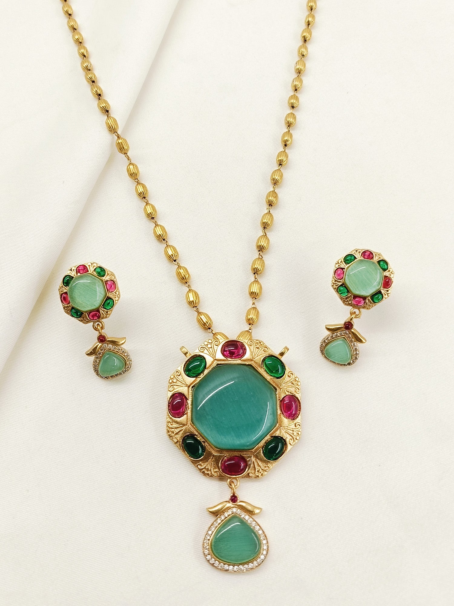 Aarika Multi Colour Oxidized Pendant Set