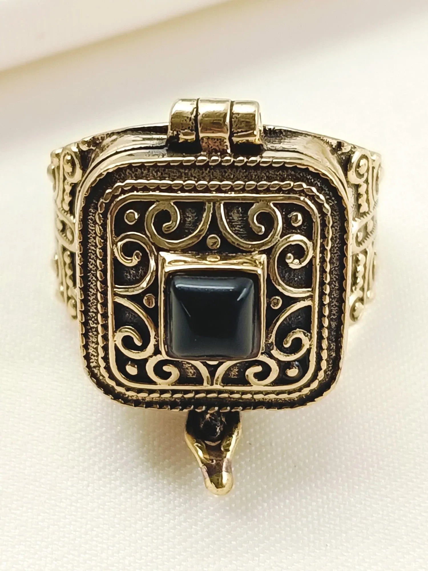 Tisya Black Western Finger Ring