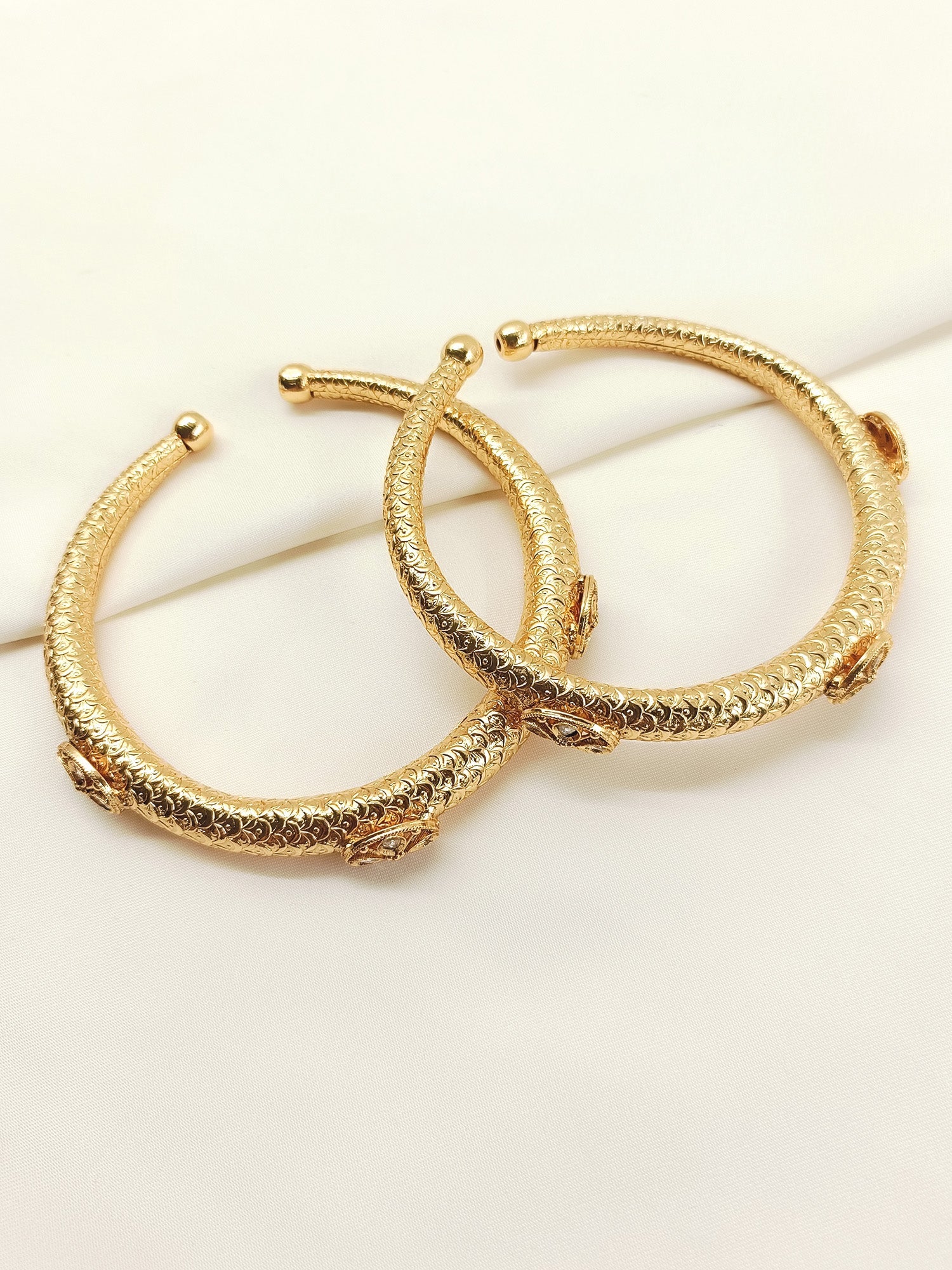 Dhanvanti White Hasli Styled Antique Anklet