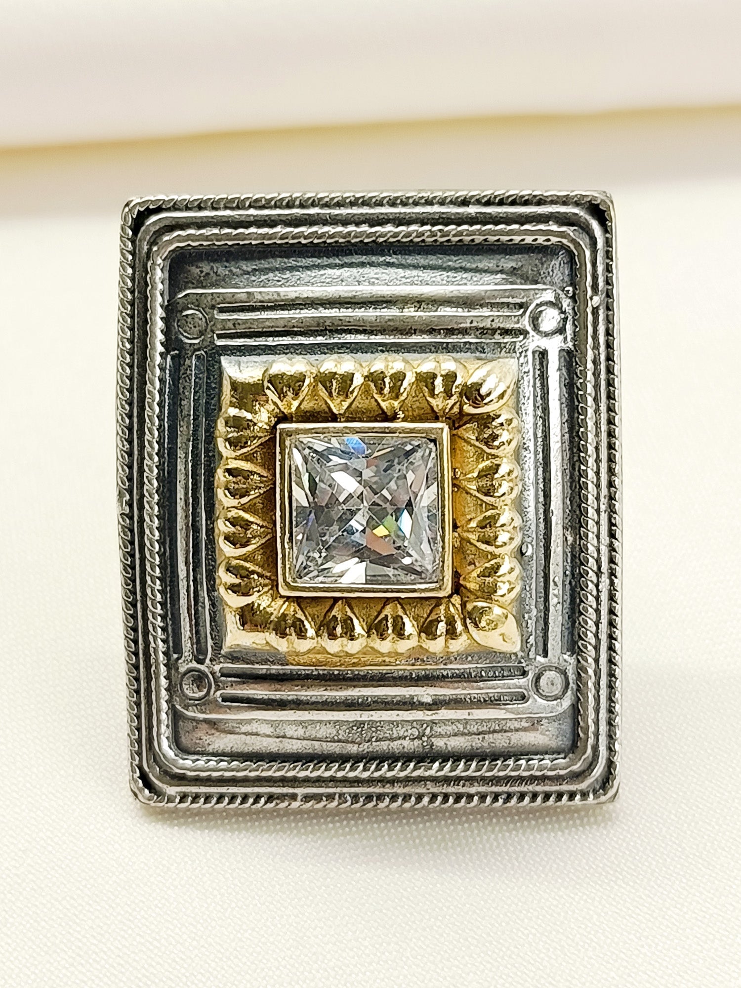 Anzlehika White Oxidized Finger Ring