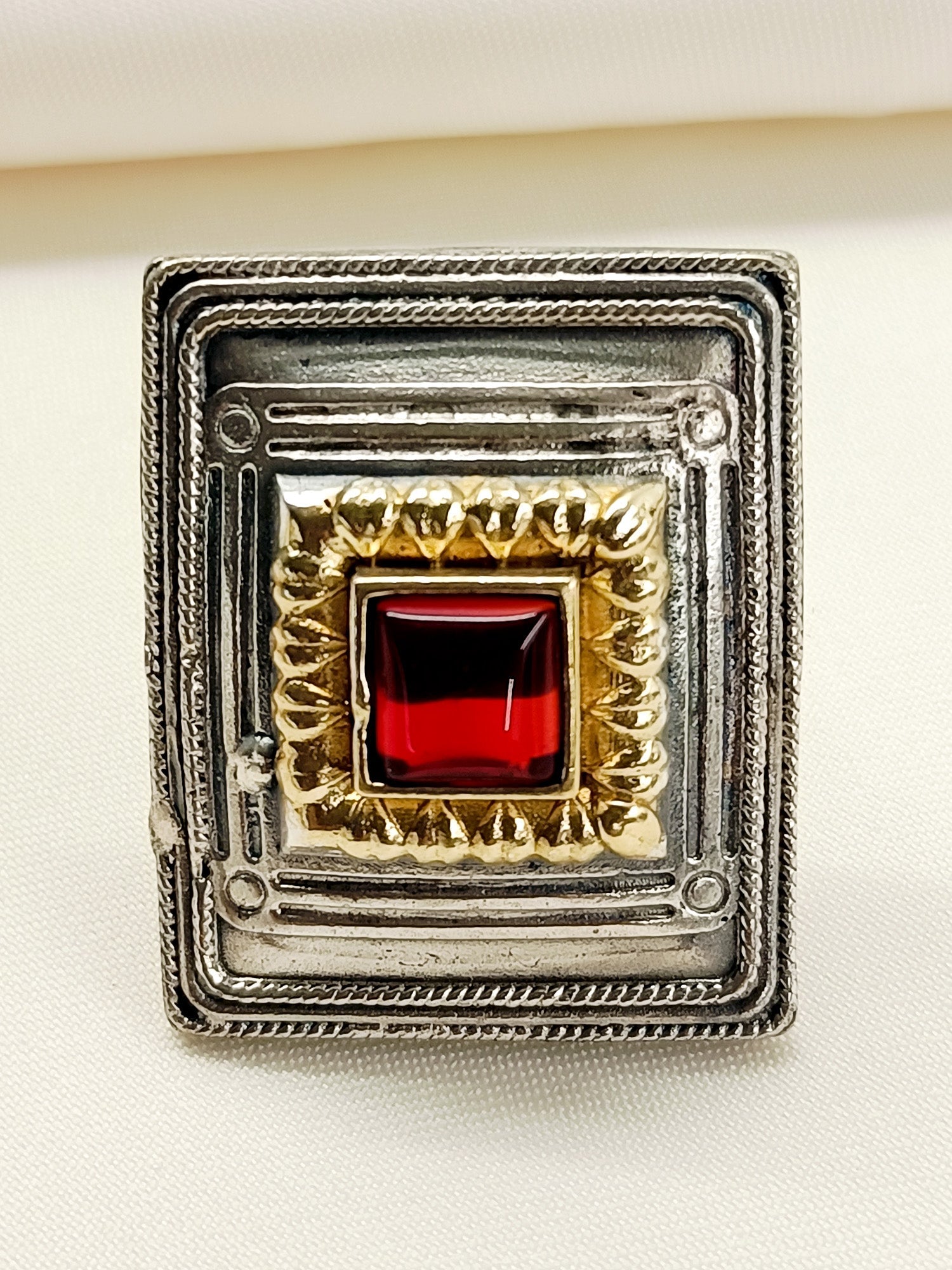 Iran Maroon Oxidized Finger Ring